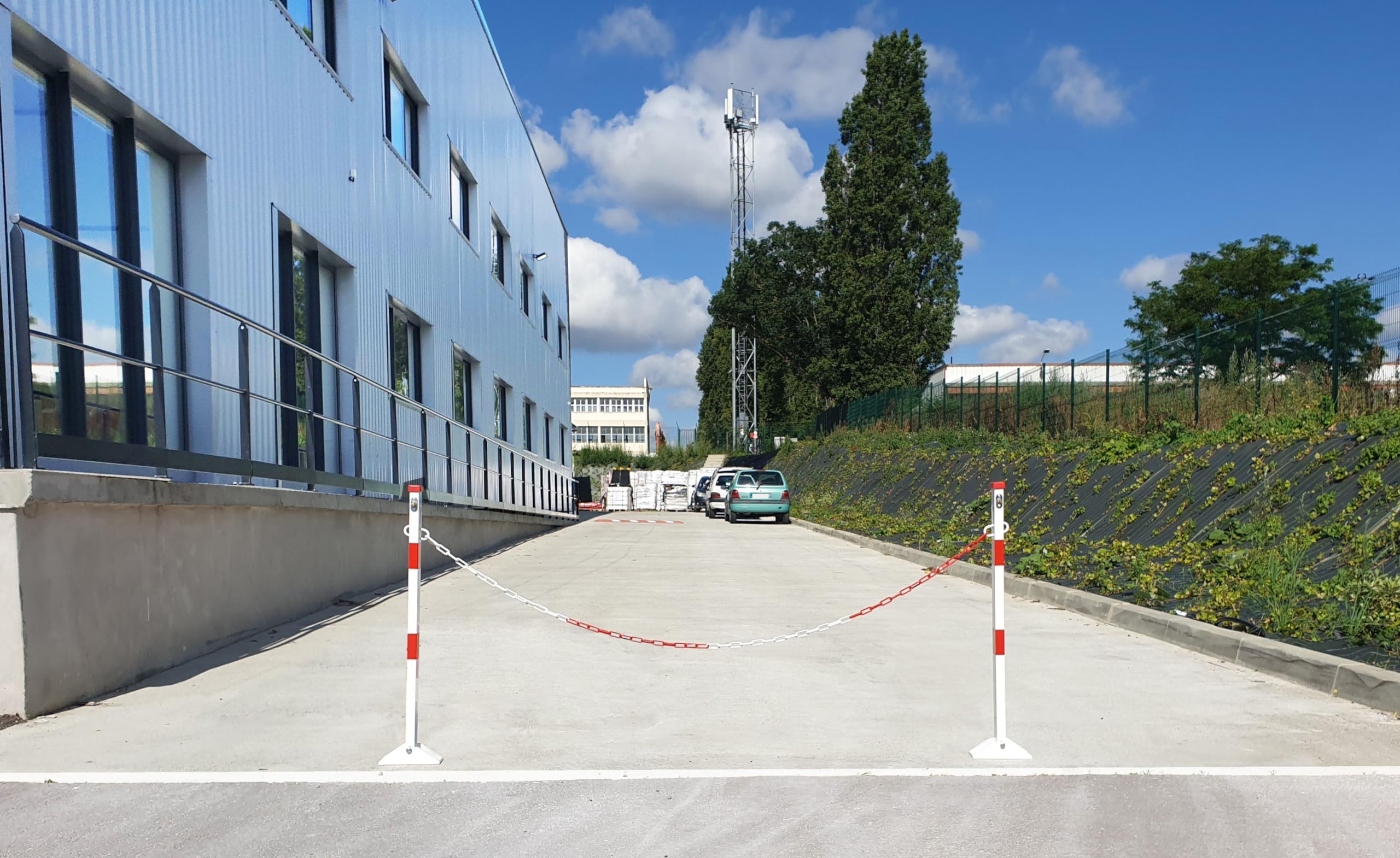 Poteau de parking rabattable avec serrure pompier 11mm