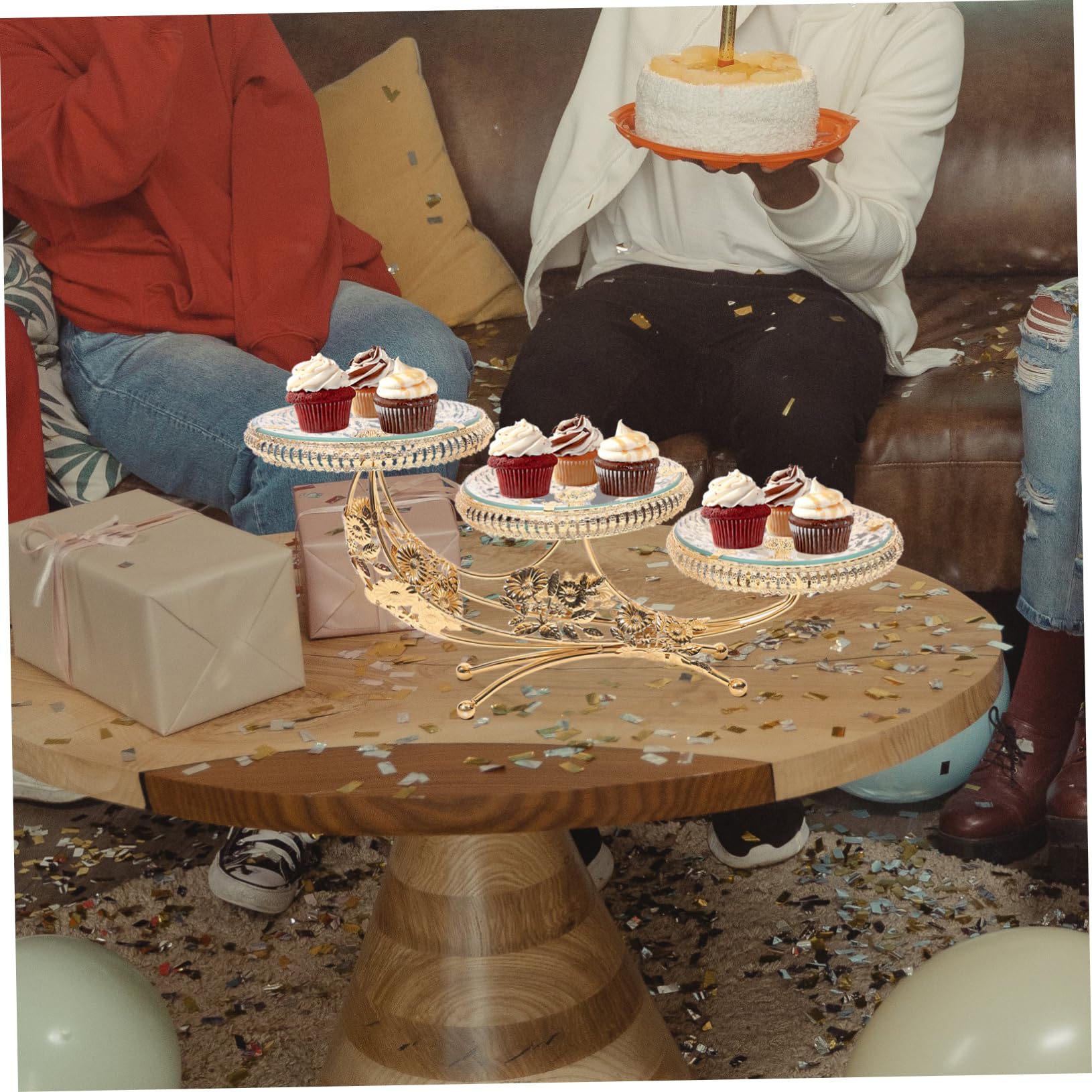 FUNOMOCYA 1Pc Elegant European Style Crystal Glass Fruit Plate Decorative Dessert Holder for Cakes Pastries and Snacks Stylish Display Tray for Home Kitchen Parties and Events