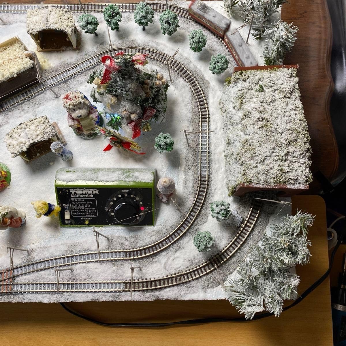 nゲージジオラマ、クリスマス仕様、Ｂトレーン仕様 ヒルトン広島の1階ロビーで今年もジオラマ鉄道模型「クリスマス