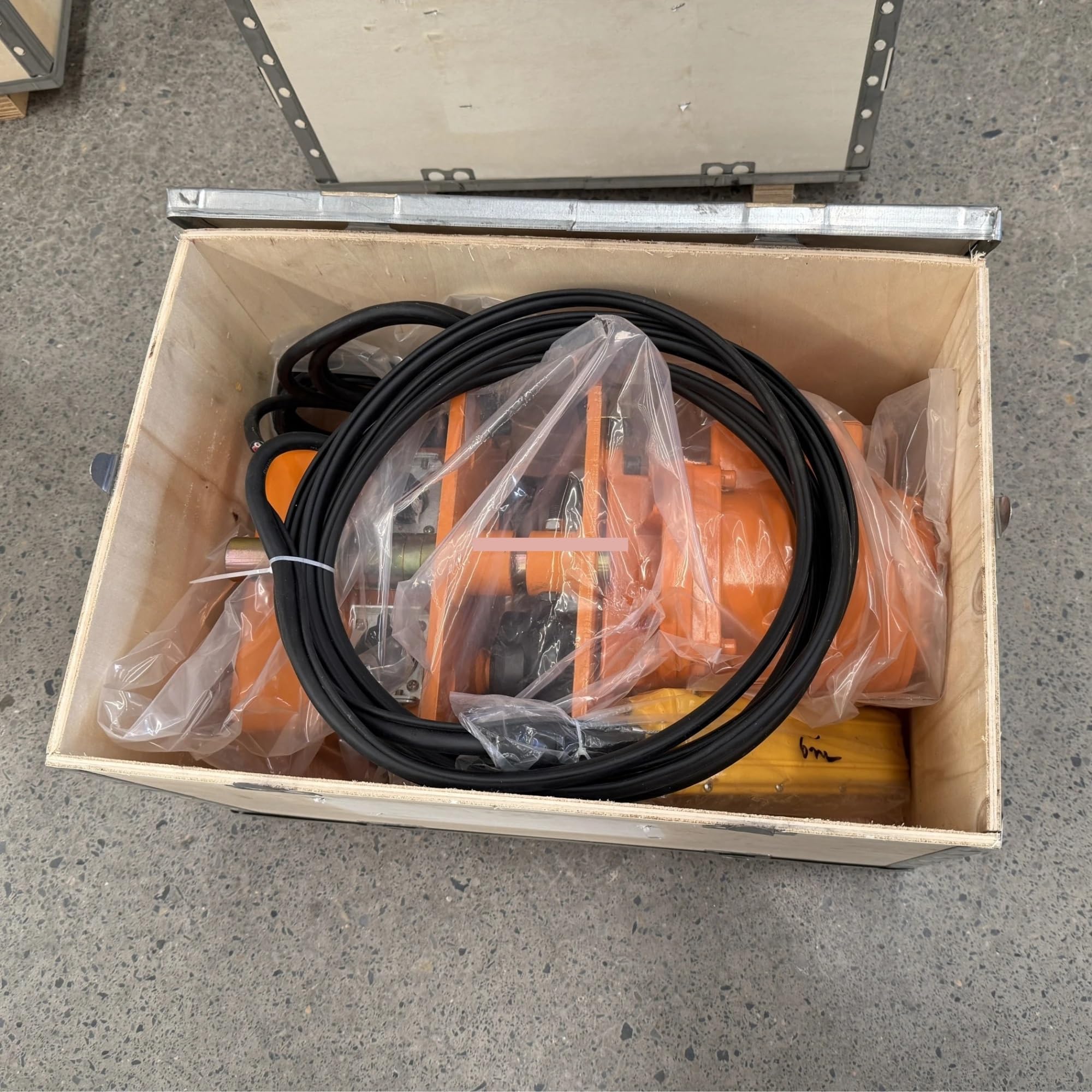 Verricello elettrico Paranco elettrico a catena compatto da 2 tonnellate: design portatile e facile installazione, motore resistente potente Paranco Elettrico da Puleggia(Yellow)