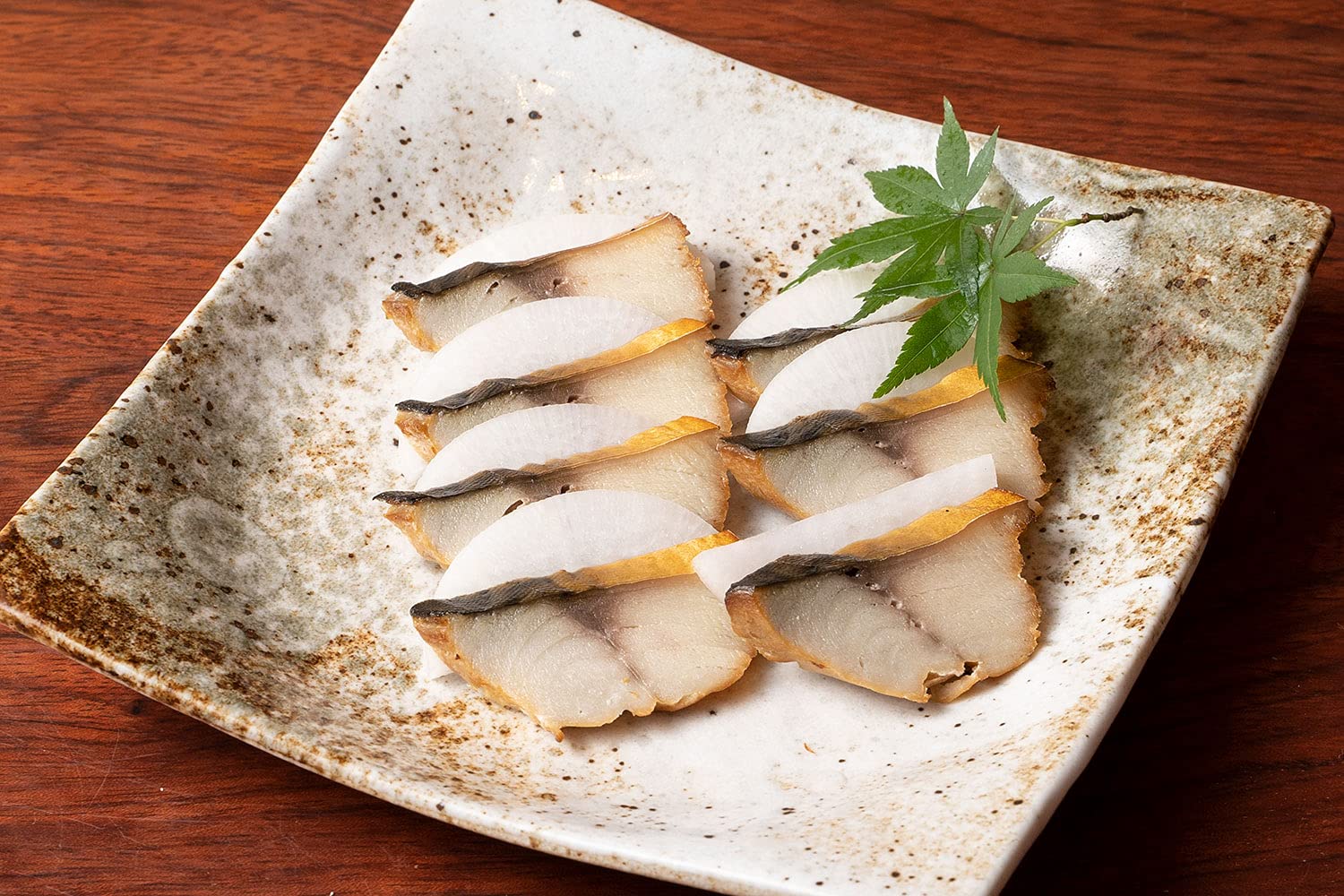 Amazon 鯖の燻製10切 白州のリサイクルスモークチップをはじめ計3種類のスモークチップを オリジナル配合 Sdg S ブランド品 干物 燻製 通販