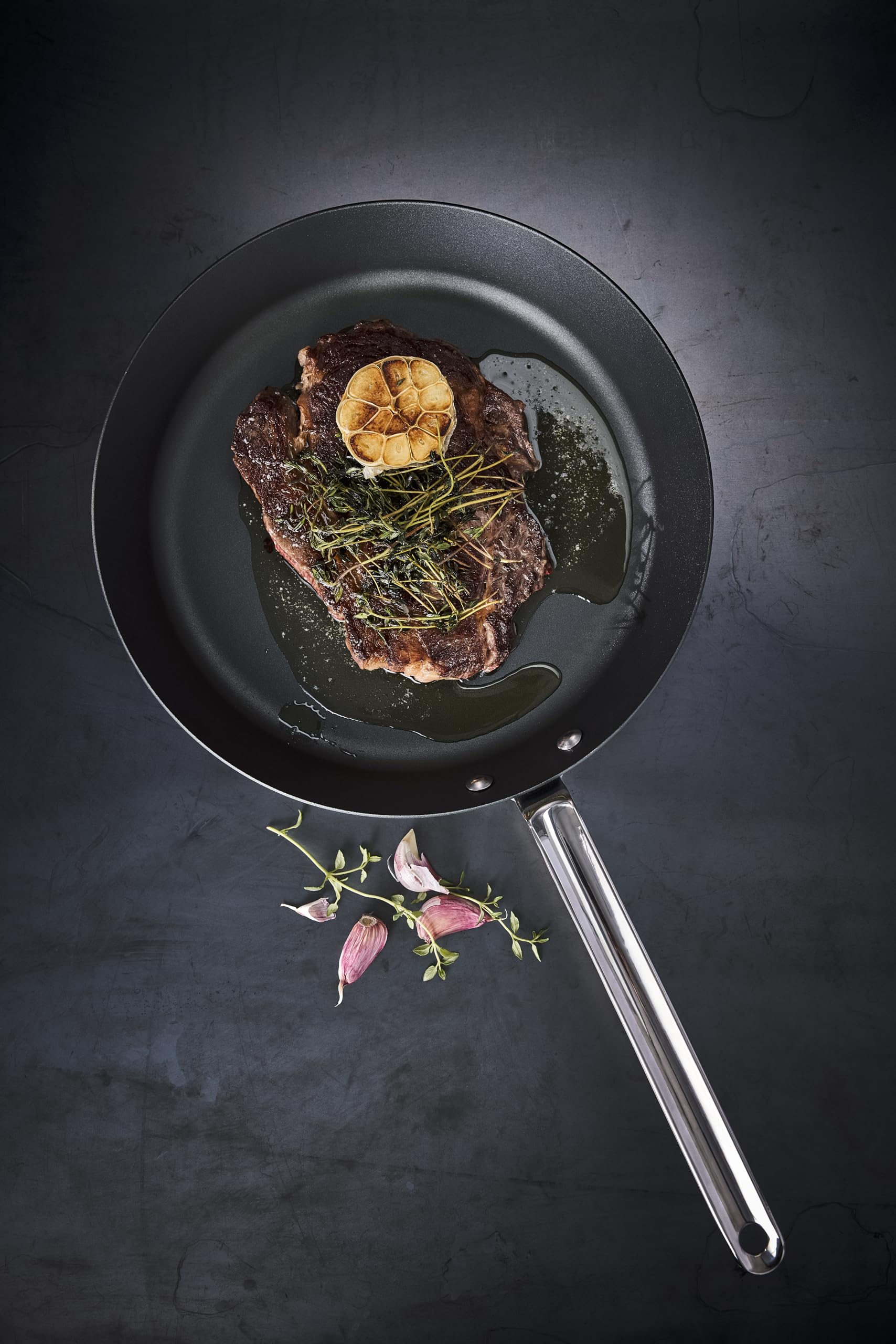SCANPAN Patelnia Black Iron 26 cm, stal węglowa, wysoka temperatura, nie zawiera PFAS