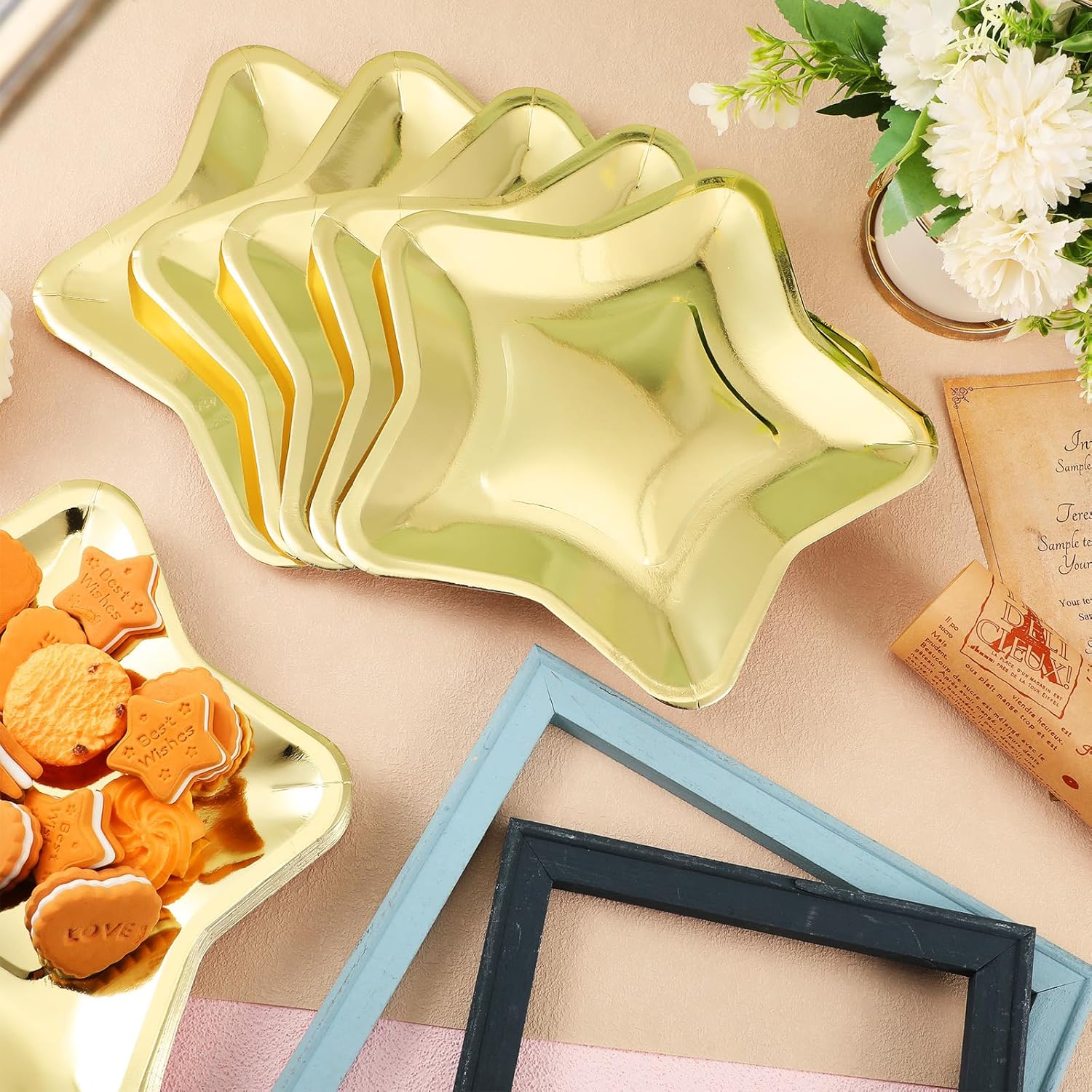 Umigy 120pcs Thick Gold Star Shaped Paper Plates Disposable Star Party Plates Twinkle Pentagram Dinnerware for Christmas Birthdays Weddings, Appetizers Desserts and Fruit Tableware, 9.45 x 9.06 Inch