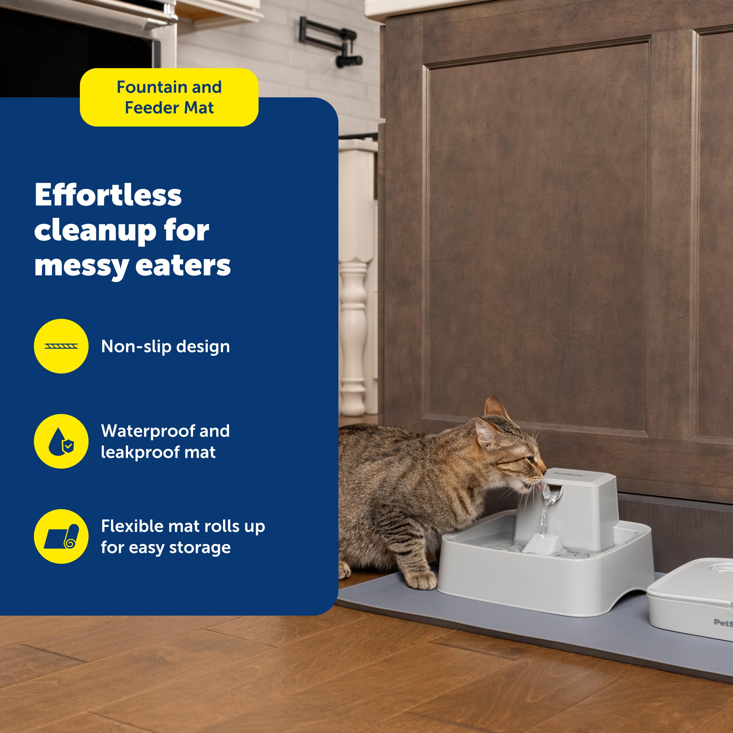 PetSafe Fontaine et Tapis d'alimentation pour Chiens et Chats, Set de Table en Silicone, 66 x 40,6 cm, imperméable, Passe au Lave-Vaisselle, Tapis de Nourriture pour Animaux domestiques avec Rebord