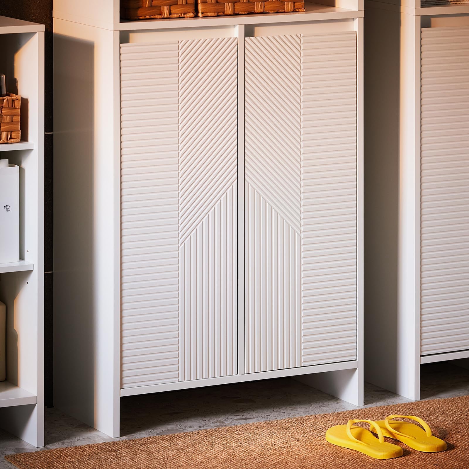 SoBuy Mueble Auxiliar Baño con Cesto para Ropa Sucia, Armario Lavadero Alto Estrecho con Puertas y Estantes Abiertos, Mueble Columna Baño Blanco 60x30x171cm BZR155-W