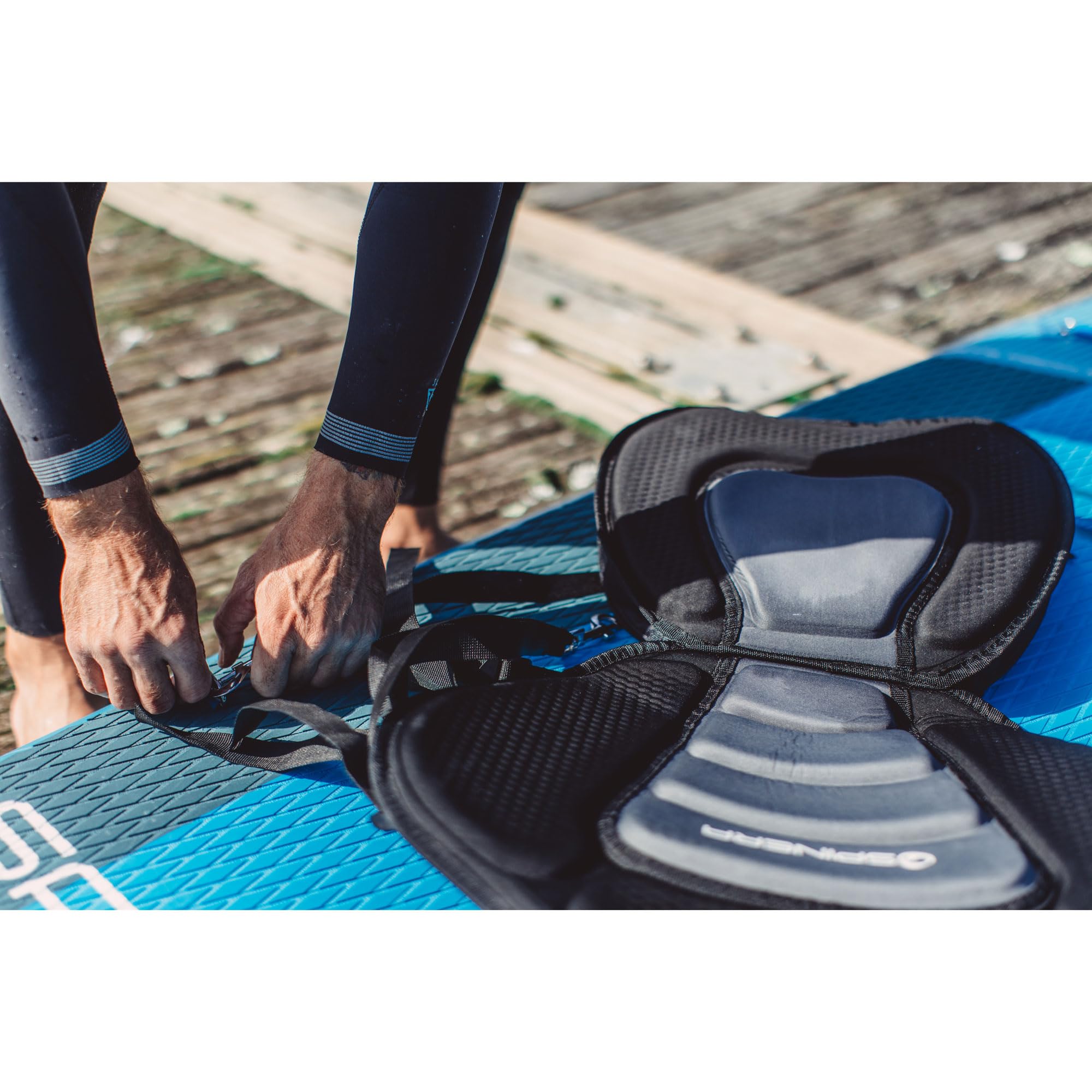 Raised Performance Seat – Super bequemer Hochlehnen-Sitz mit EVA-Schaum für SUP & Kajak, 4 Punkt Befestigung Universal