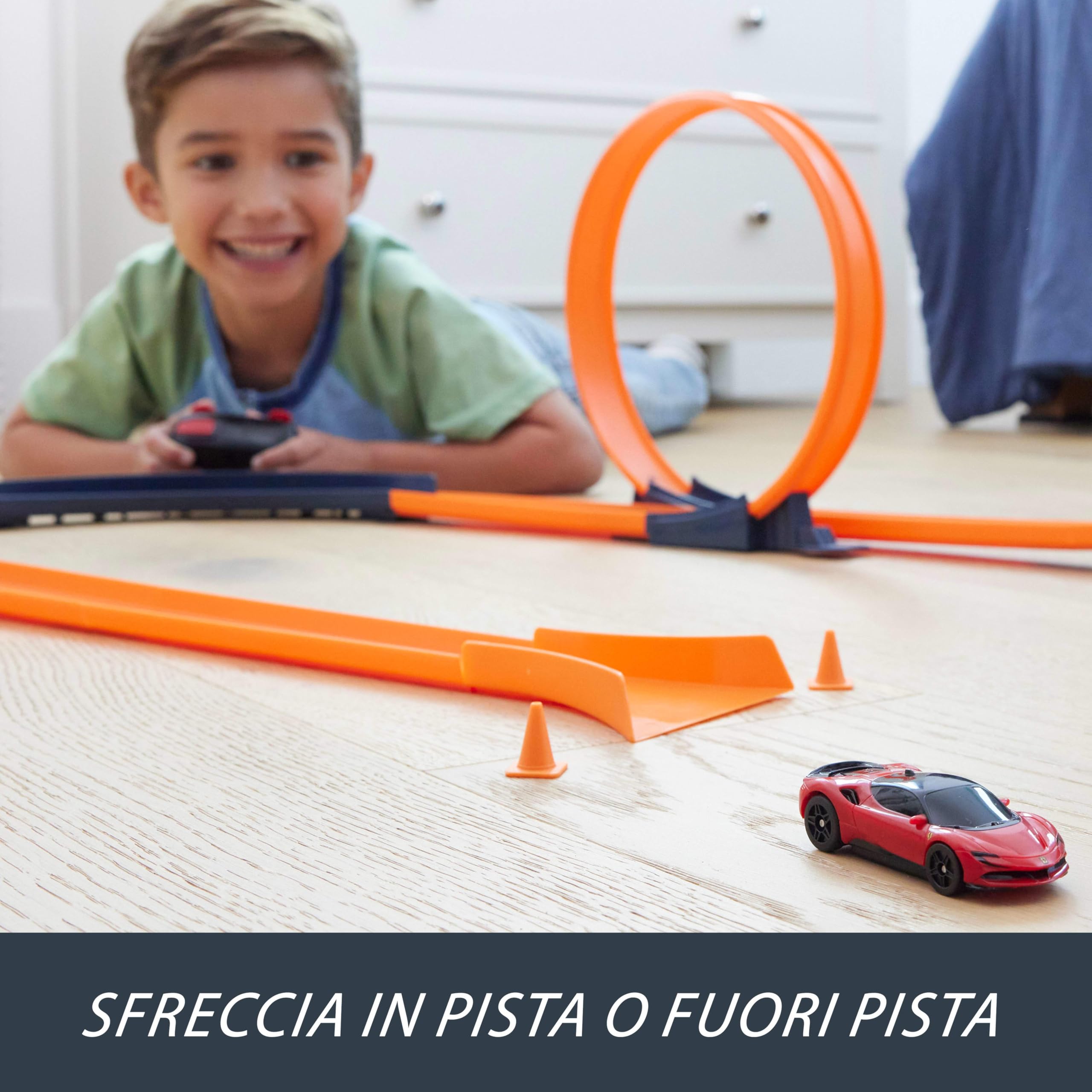 Hot Wheels RC Ferrari - SF90 Stradale Assetto Fiorano, macchina radiocomandata in scala 1:64, pulsante propulsore per aumentare la velocità incluso, giocattolo per bambini, 5+ anni, JGD09