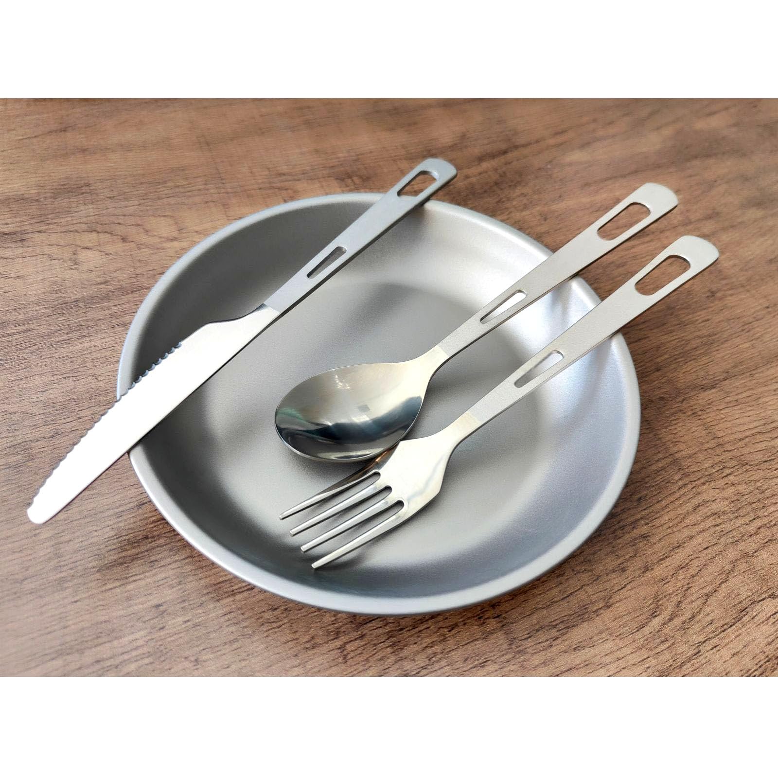 RISON-Titanium Titan Campingbesteck Set, 4 Stück Titan Camping Teller mit Gabel-Löffel-messer Kombi Reisebesteck, Tragbar Ti-Kochgeschirr Platten Servierplatten, Outdoor Besteck für Picknick