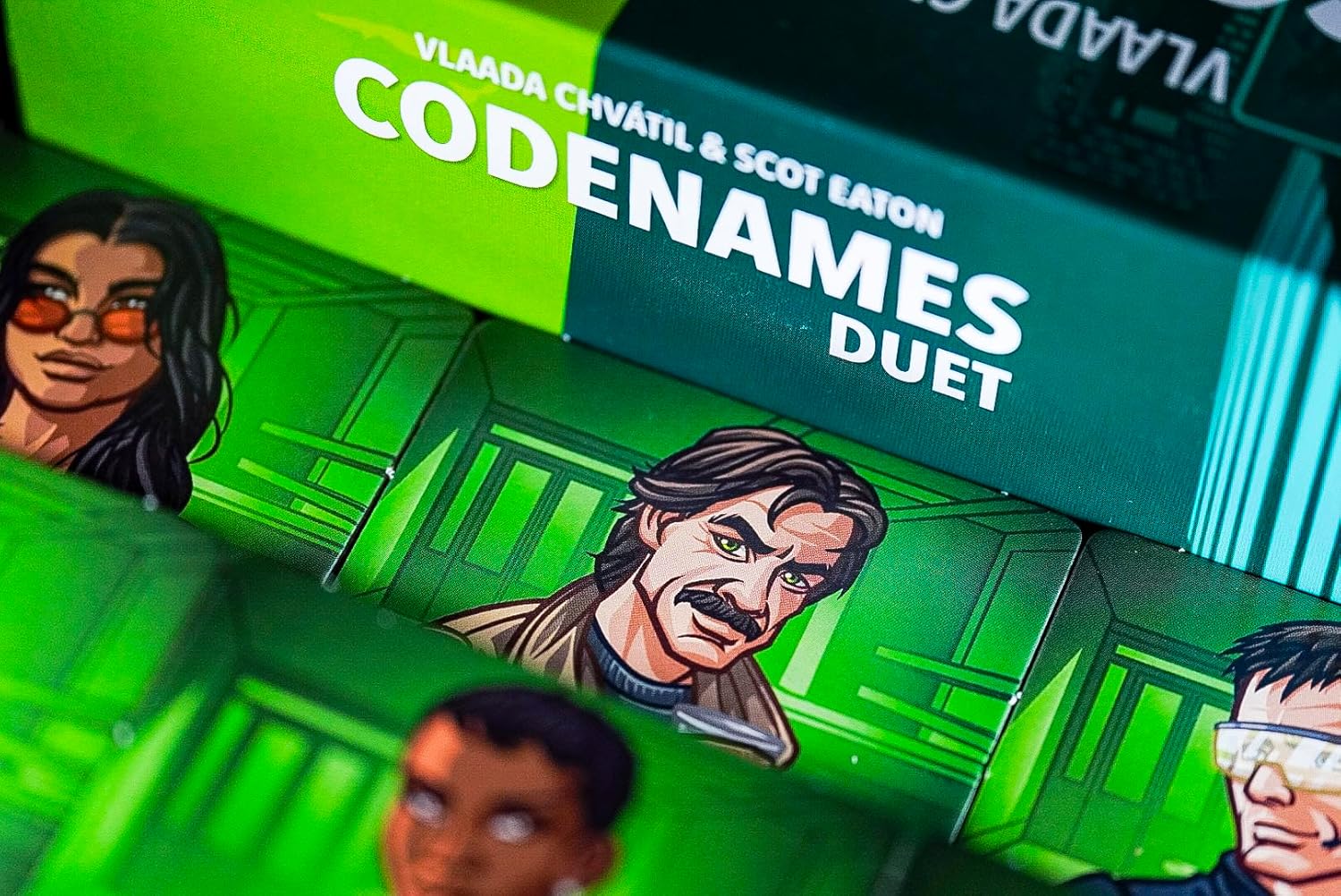 CGE Codenames: Duet Board Game (2nd Edition) The Top Secret Cooperative Word Association Game for Two Players & Couples Game Nights