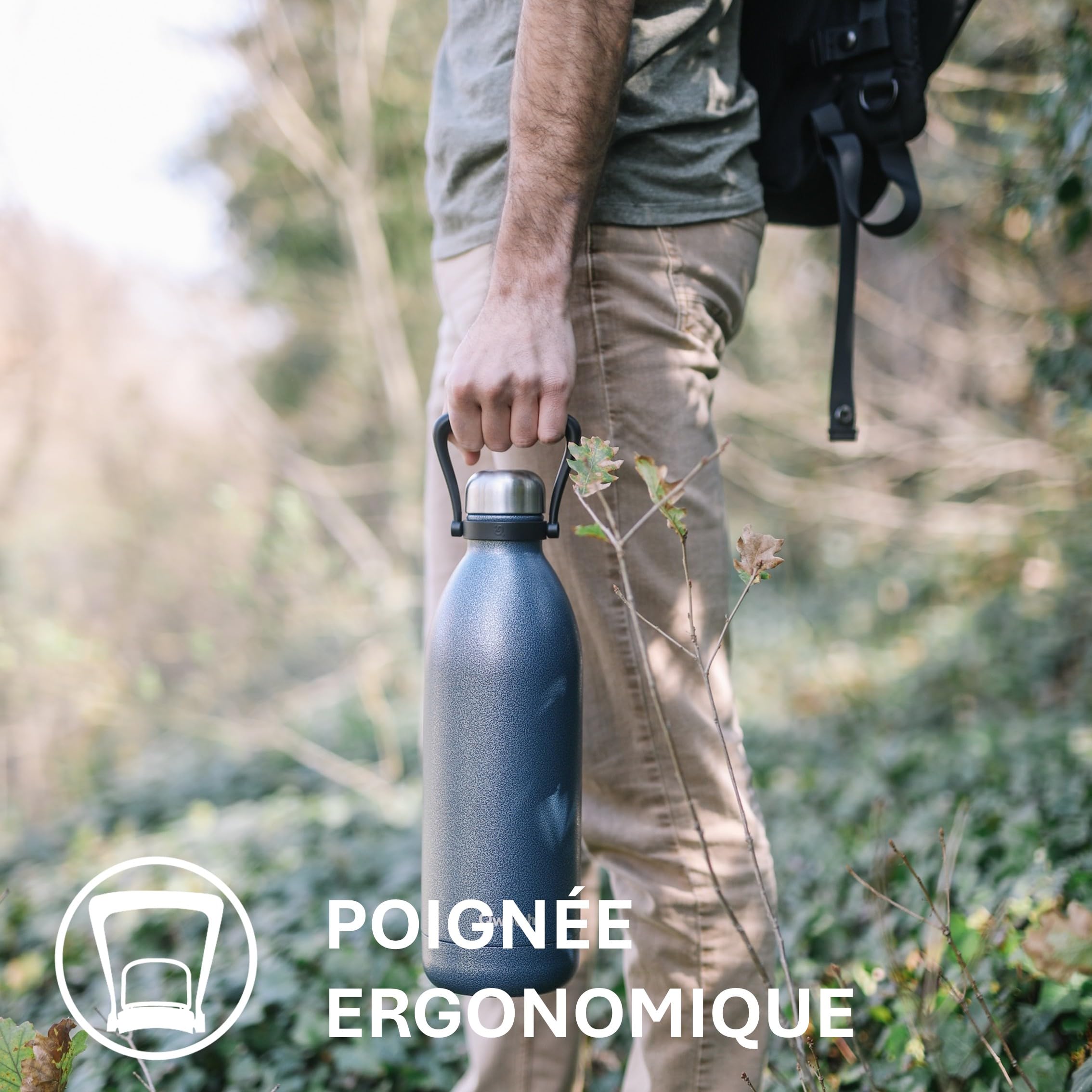 Qwetch - Bouteille Isotherme TITAN ROC 2L Blue Navy - Ultra Résistante avec Revêtement Anti-Rayures - 48h Froid / 16h Chaud - Étanche, Lavable au Lave-Vaisselle - Gourde Inox avec Poignée