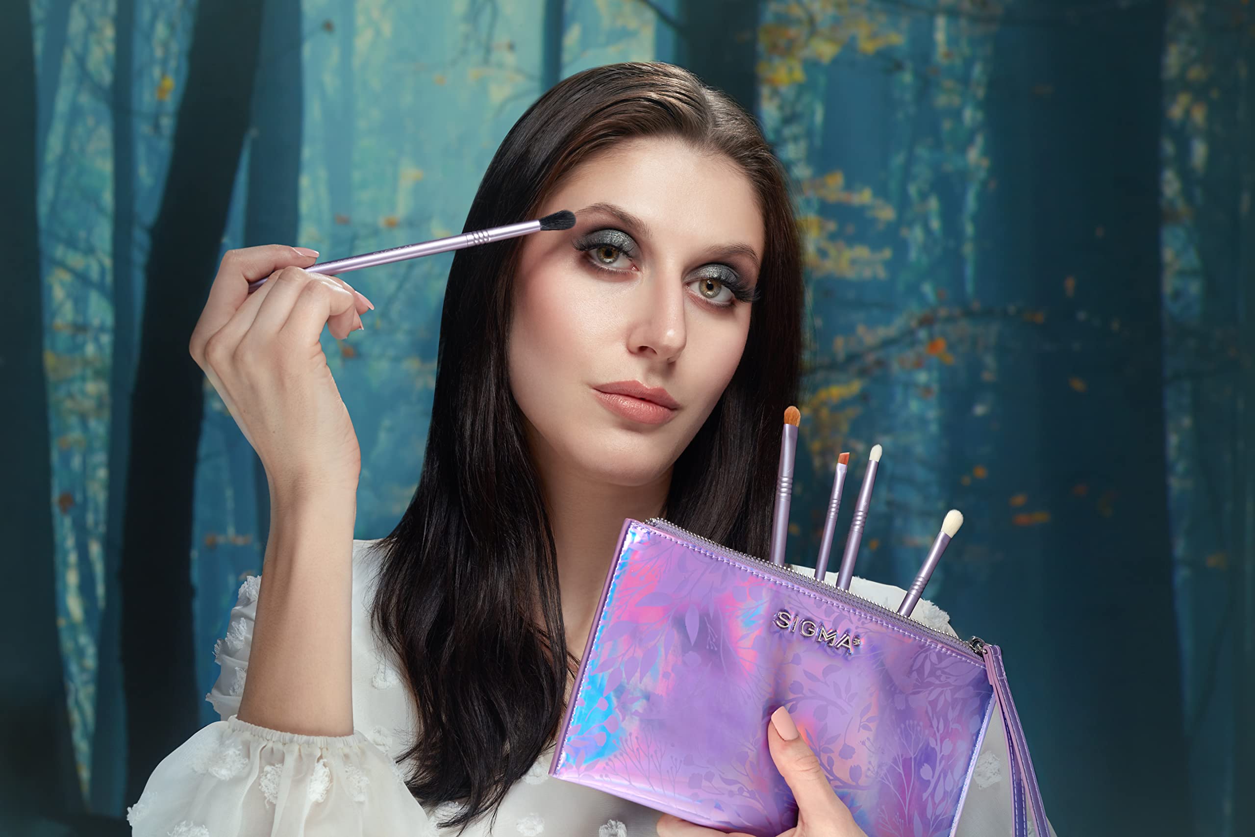Sigma Beauty Enchanted Eye - Juego de 5 brochas de maquillaje de ojos para mezclar, sombrear, forrar y difuminar, incluye elegante bolsa de maquillaje pequeña negra (6 piezas)