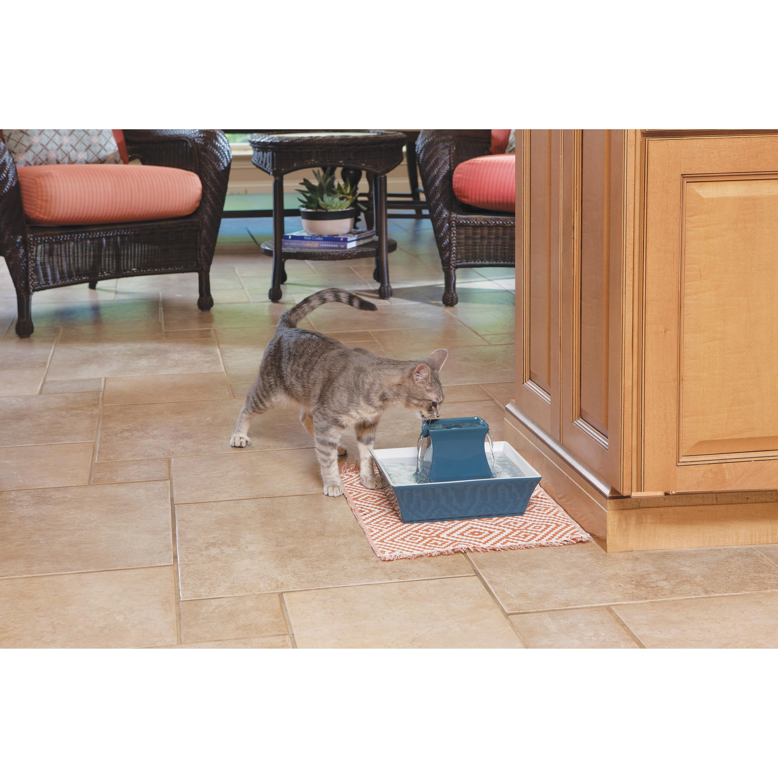 PetSafe Drinkwell Pagoda Fuente de Cerámica, 2L, Azul | Diseño Minimalista, Capacidad 2 Litros, Para Perros y Gatos