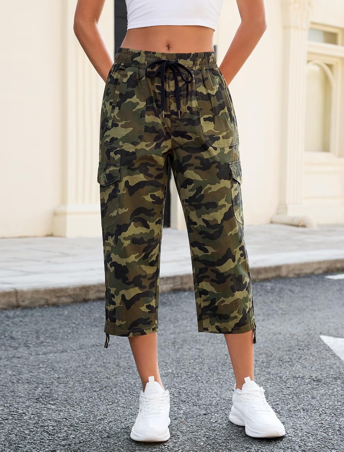 Cargo Capris for Women Elastic Waist Hiking Capri Pants with 6 Pockets