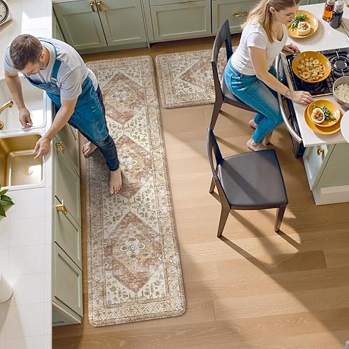 Vista 410 de KIMODE - Juego de 2 tapetes de cocina bohemios, antifatiga, antideslizantes, impermeables, ergonómicos, acolchados, cómodos, para lavandería, Caqui