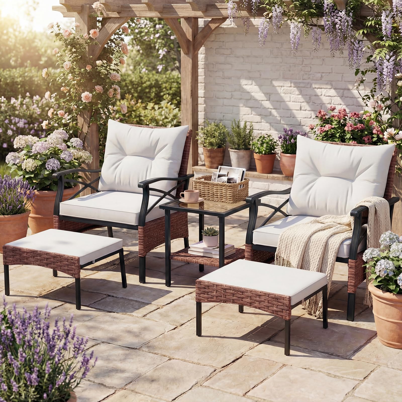 GIANTEX Conjunto Muebles Jardín Exterior de Ratán 5 Piezas, 2 Sillones, 2 Otomanas y Mesa de Vidrio, Cojines Extraíbles, para 2-4 Personas, Juego de Conversación para Patio Terraza (Marrón+Beige)