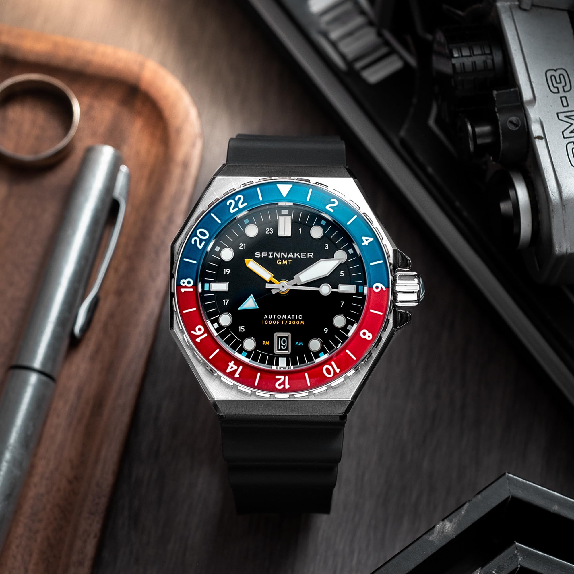Spinnaker Dumas GMT SP-5119 - Orologio automatico da uomo con cinturino in acciaio inossidabile massiccio, 43 mm