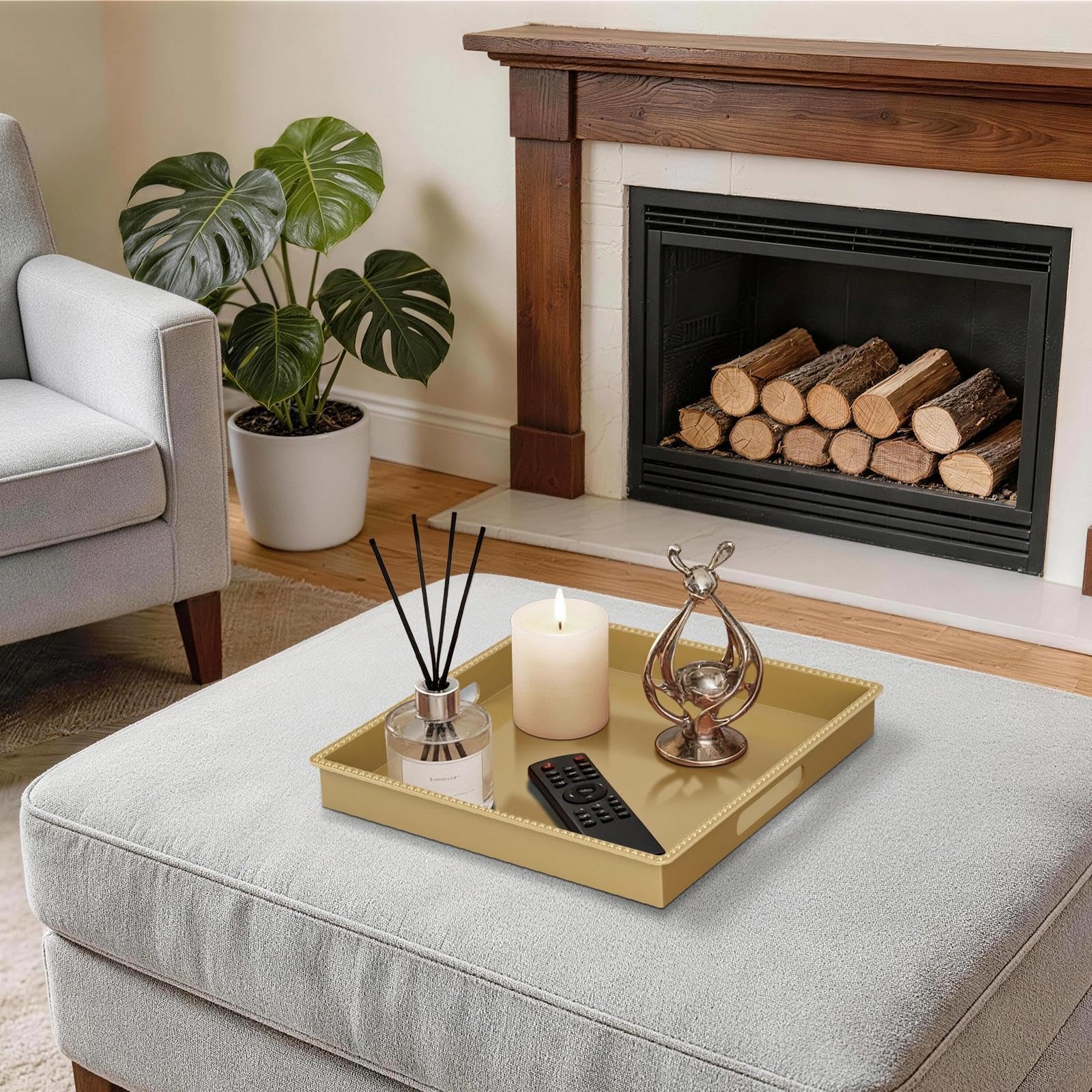 MAONAME Bandeja dorada para servir con asas, bandeja decorativa con cuentas, bandejas cuadradas de mesa de café, bandejas otomanas de plástico para sala de estar, decoración de baño, 12 x 12 x 1.4