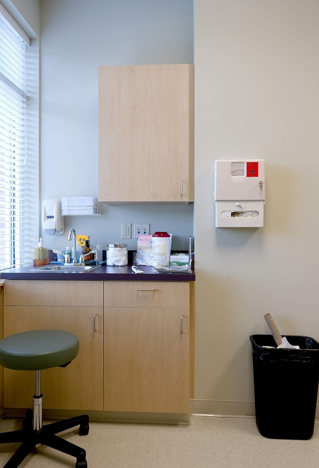 Oakridge 5 Quart Sharps Container (3 Pack) Mailbox Style lid | Bracket Compatible : Health & Household