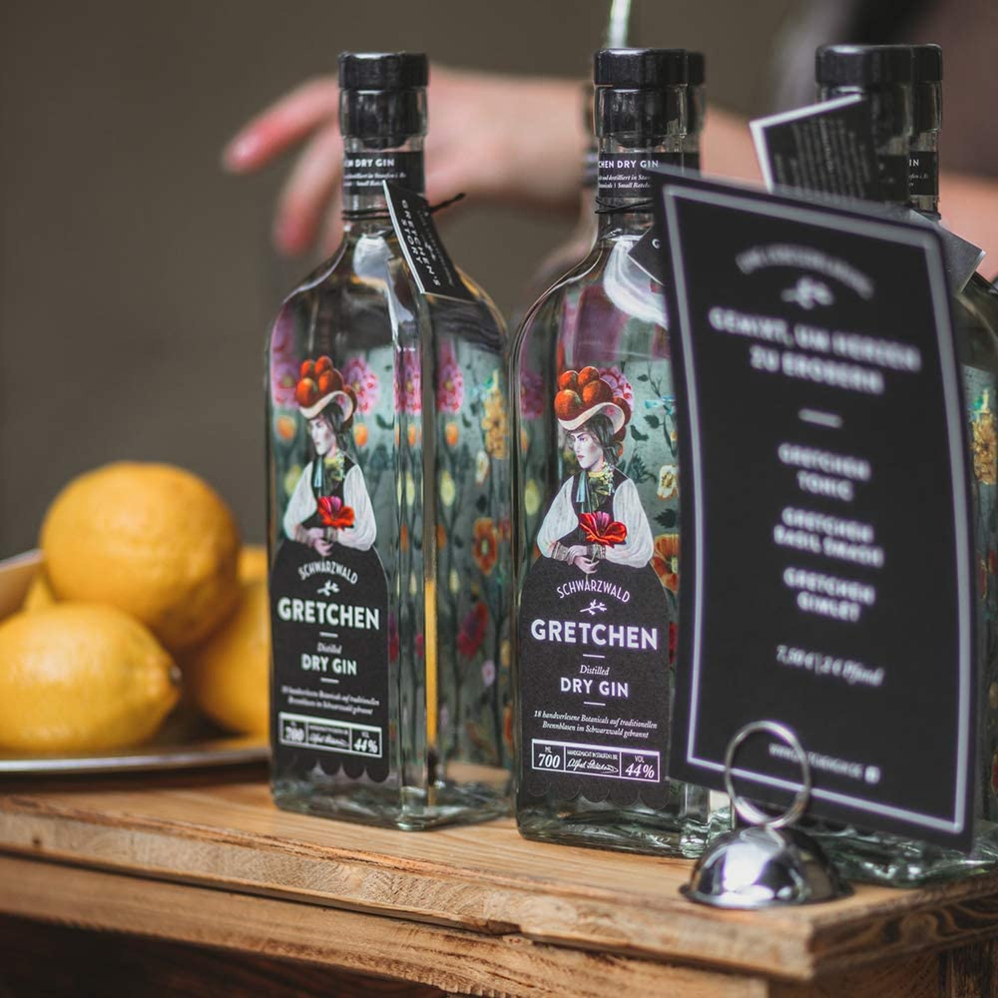 GRETCHEN Distilled Dry Gin, harmonischer Schwarzwald Gin der Hausbrennerei Schladerer, natürlich herb und fruchtig frisch mit feinen Quittennoten (1 x 0.7l)