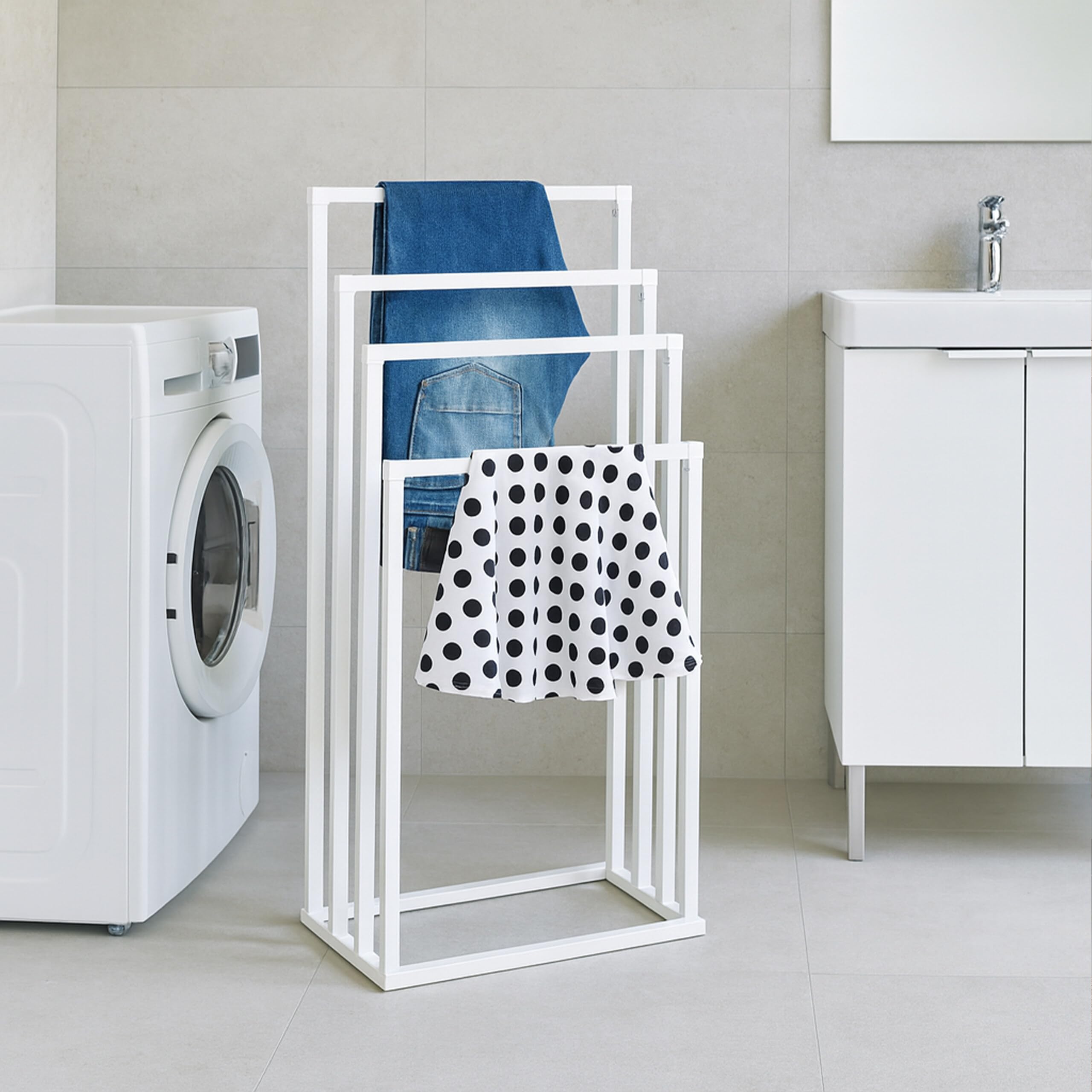 Toallero Relaxdays, HxBxT: 96,5 x 45 x 29 cm, Metal, 4 Varillas, Soporte de Toallas, baño, Blanco