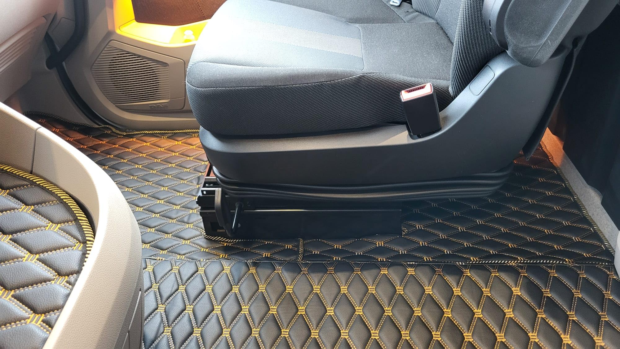 Alfombrillas para camiones aptas para DAF XG 2022 + alfombrilla para pies (tejido beige, hilos beige)