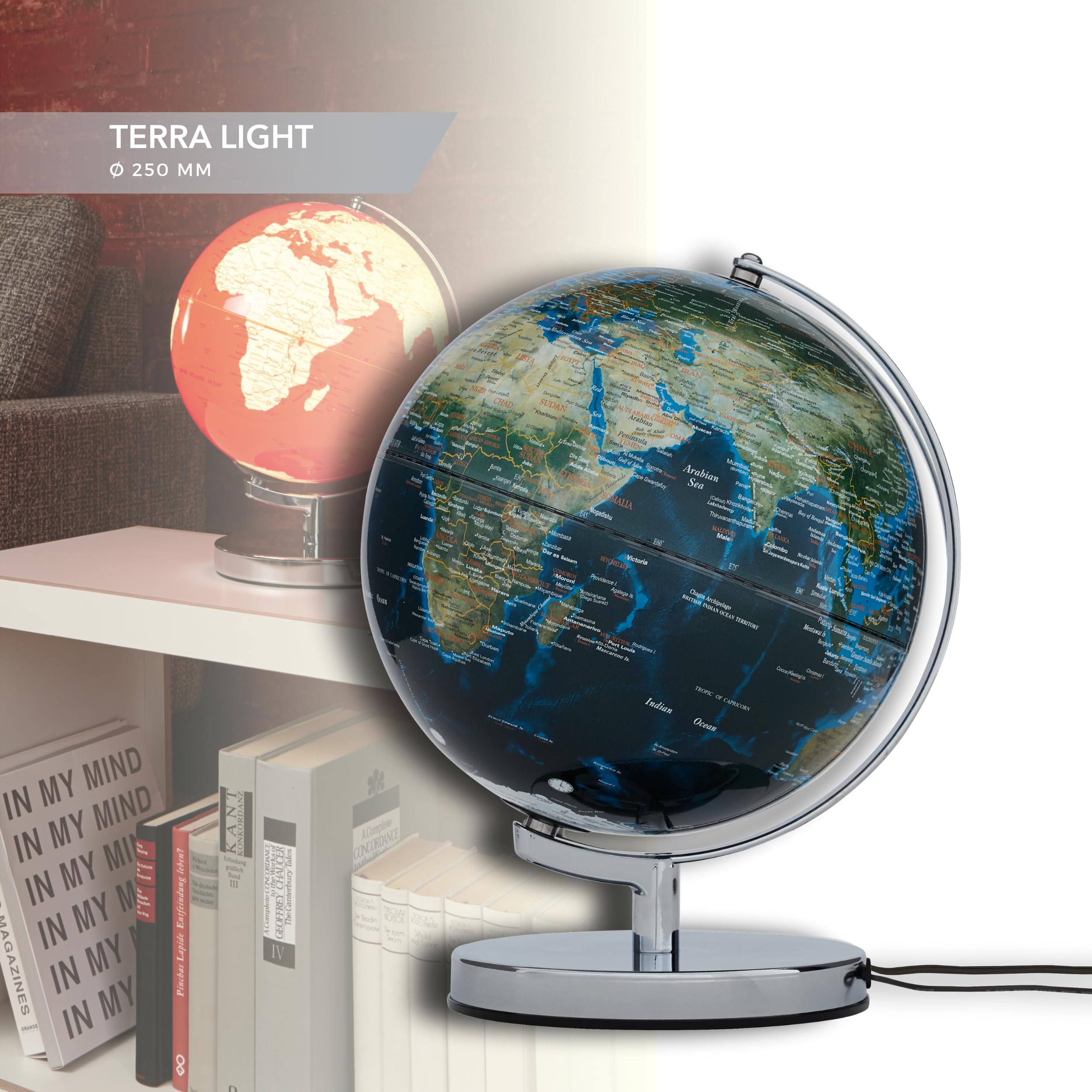 Globus mit 25 cm Durchmesser – TERRA LIGHT – integrierte Beleuchtung mit hell beleuchteten Metropolen – topografische Karte – verchromter Metallfuß – dunkelblau, grün – TROIKA Original