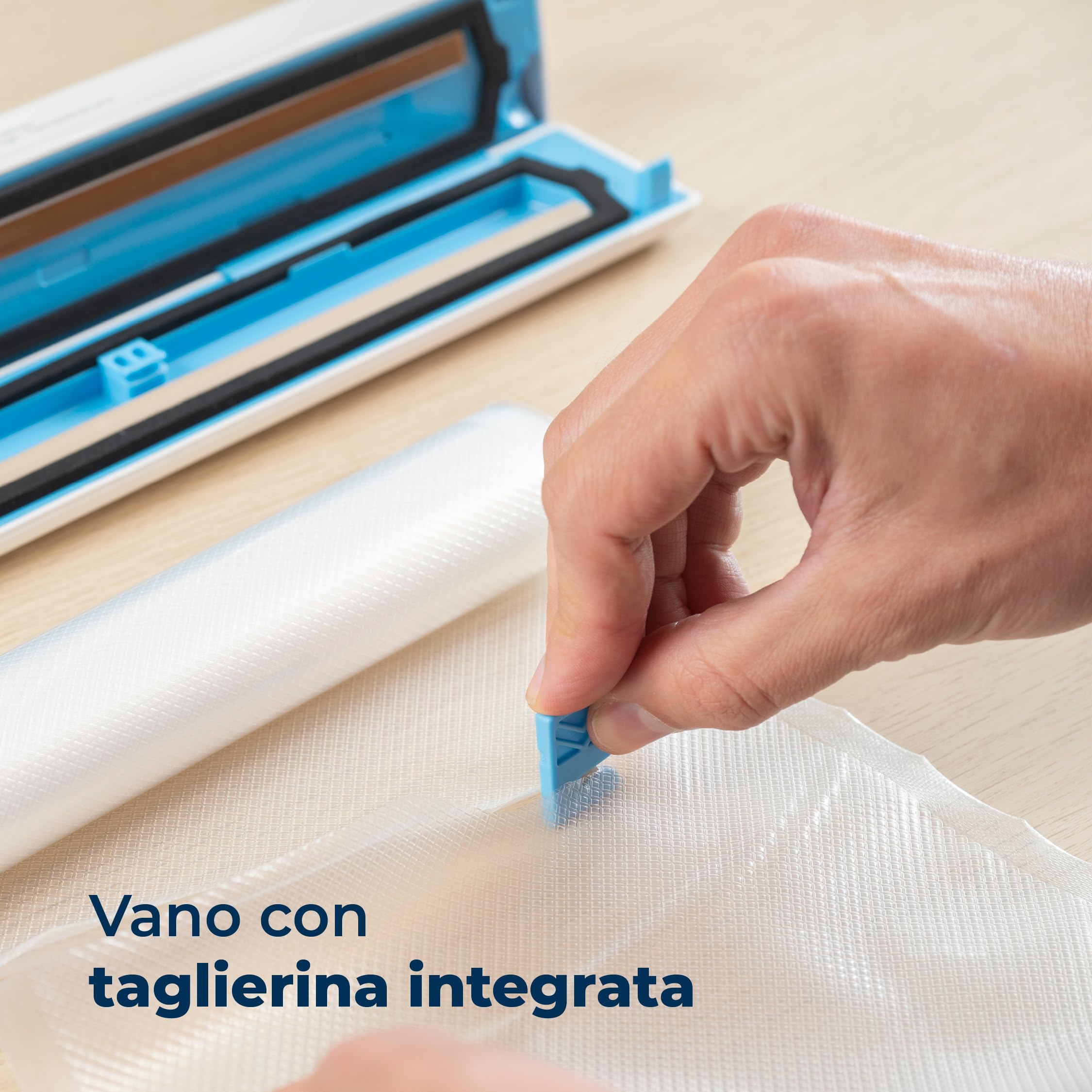 LAICA VT3206 Macchina Sottovuoto Alimenti Senza Fili - Automatica e Compatta, Ricarica USB-C - Conserva i Cibi Fino a 5 Volte Più a Lungo - Camera Raccogli Liquidi, Taglierina e Rotolo Inclusi