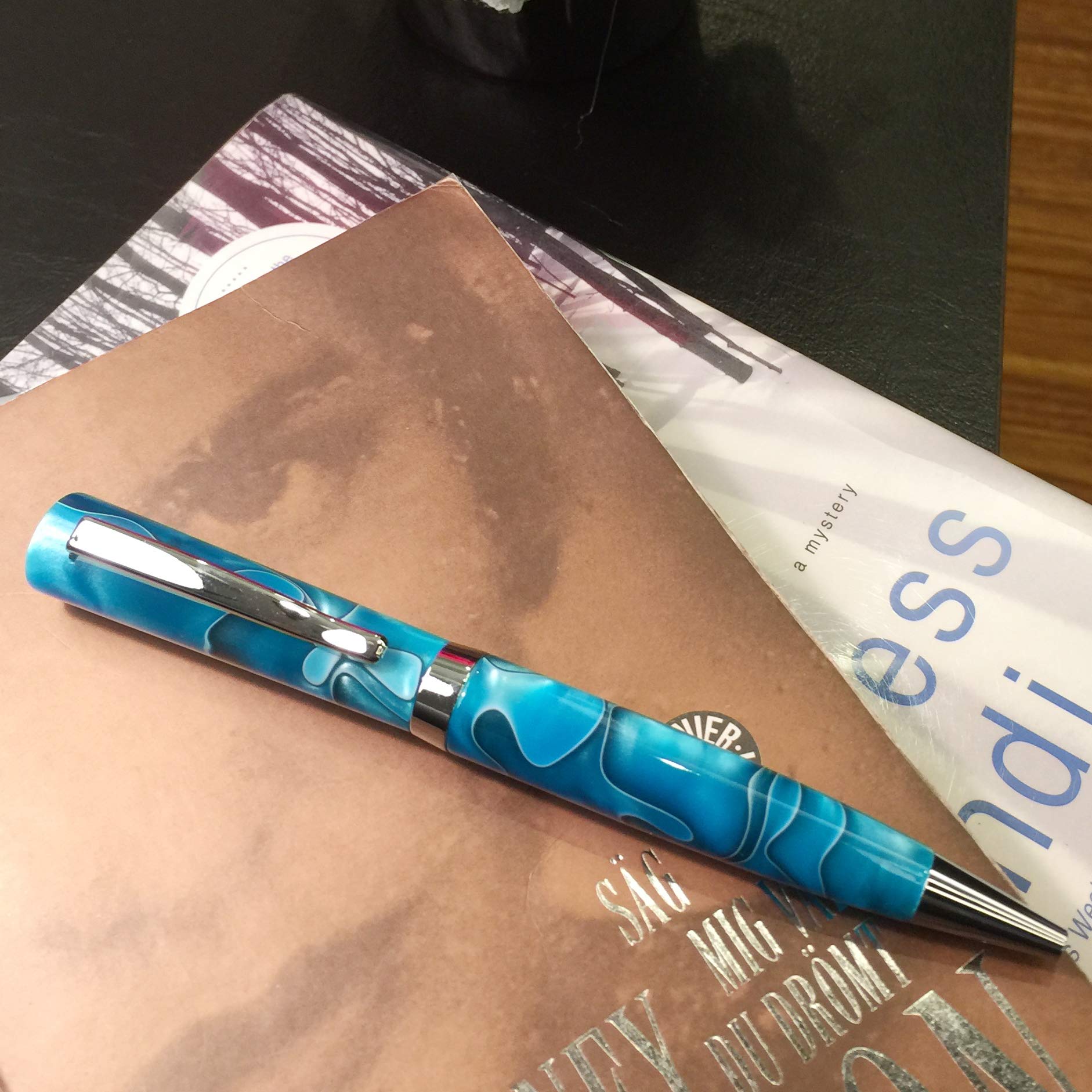 LACHIEVA LUX - Penna a sfera con finitura in celluloide, colore: Blu chiaro