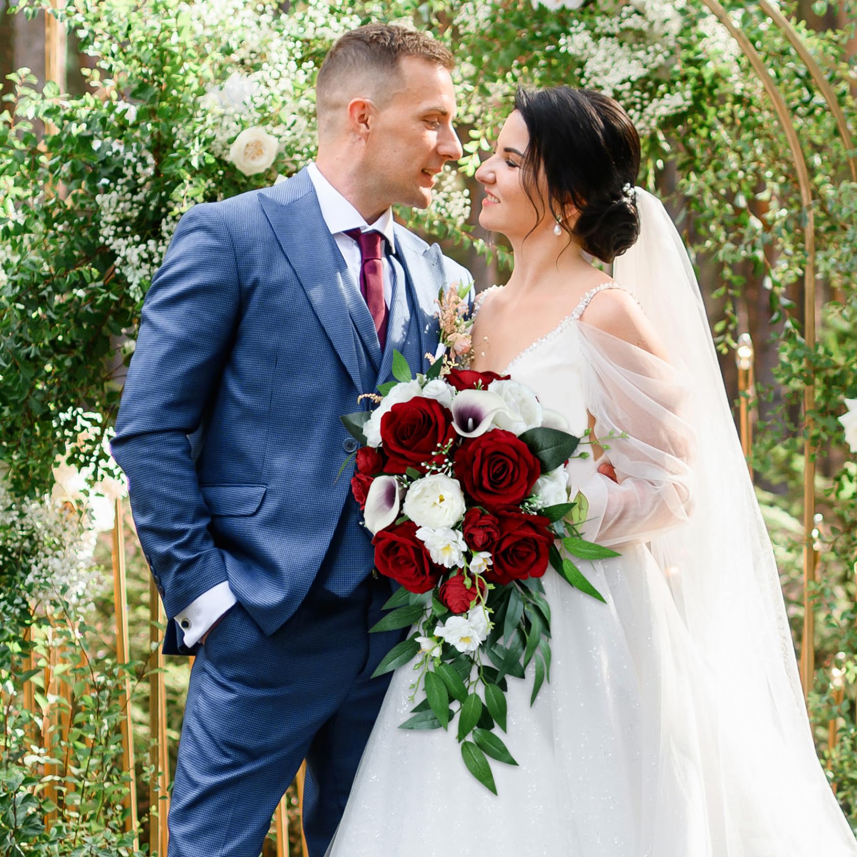 Bouquet da sposa per la sposa, cascata di rose di giglio di calla rosso vino bianco, bouquet a cascata artificiale rustico per cerimonia di matrimonio anniversario