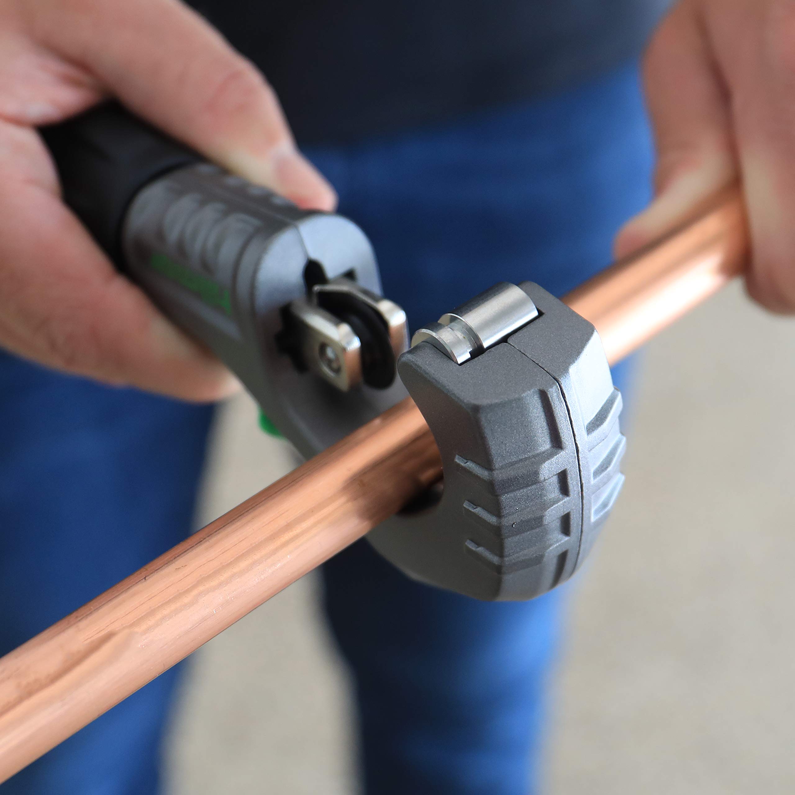 Hilmor Orbital Flare Kit with 1⁄8" 13⁄8" Tubing Cutter, Pen Style Deburring Tool & Storage