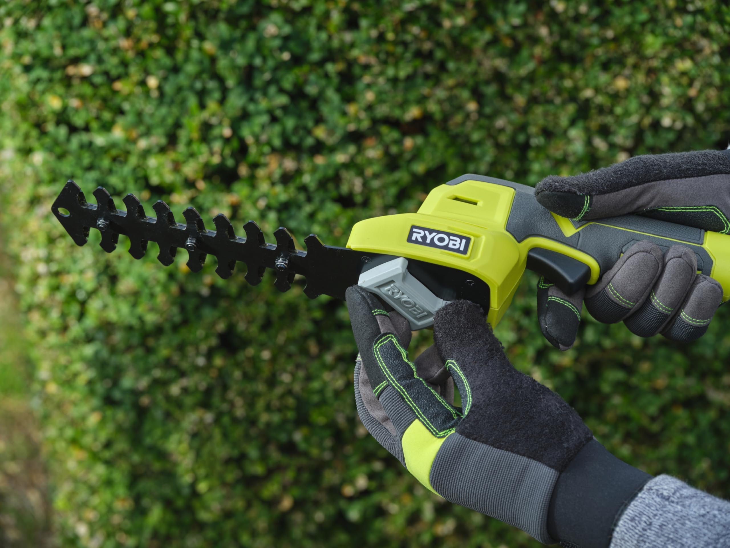 RYOBI 4 V Akku-Gras- & Strauchschere RY4CGSA-120, inkl. 2,0 Ah Akku und Ladekabel USB-C