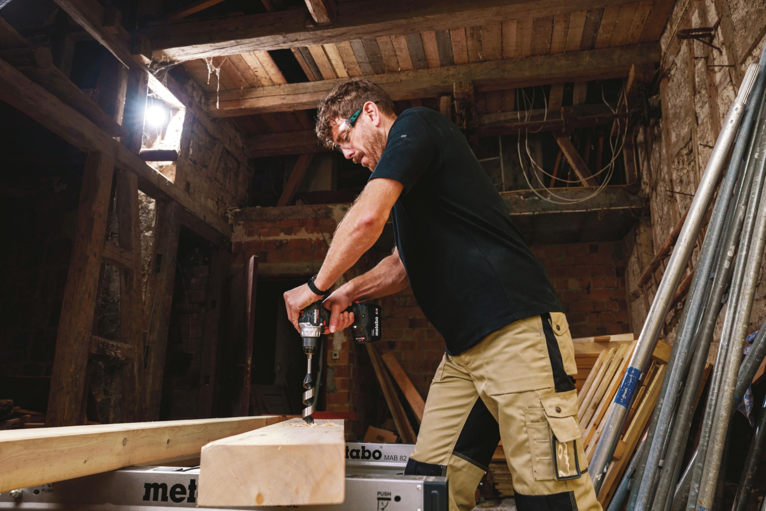 metabo Taladro para batería BS 18 BL Edition - 18 V, CAS, par de giro de 60 Nm, taladro Ø de 36 mm - Sin escobillas, compacto y potente para perforar y atornillar con precisión - Incluye batería (18V