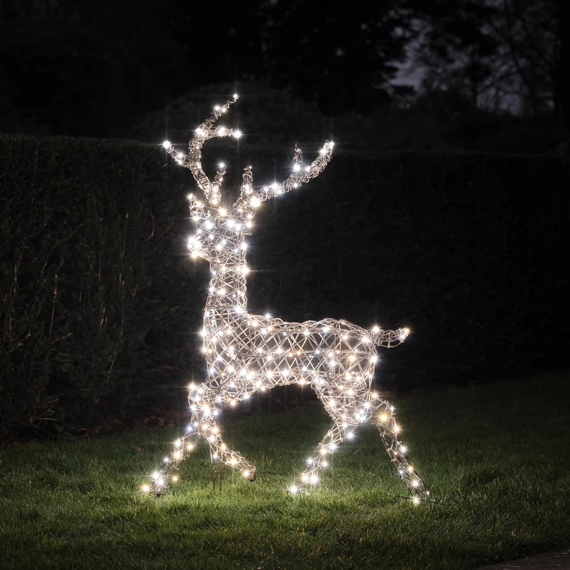 Lights4fun Kunstrattan Studley-Hirsch | mit 260 warmweißen LEDs & 3 Beleuchtungsmodi | solarbetrieben für den Außenbereich | Weihnachten Weihnachtsdeko Weihnachtsbeleuchtung | Rentier Figur Garten