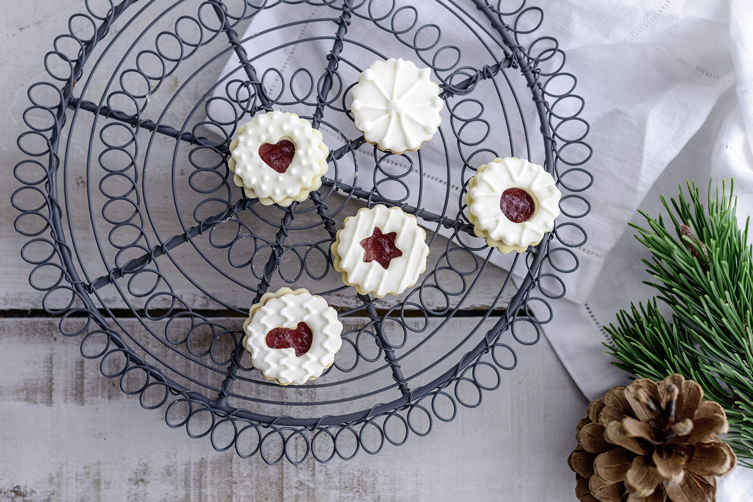 Dr. Oetker 15er Mini-Linzer Ausstecher-Set, Ausstechformen für Weihnachten, hochwertige Ausstecher für Plätzchen, Kekse und Fondant, vielfältige Motive (Farbe: Silber), Menge: 1 x 15er Set