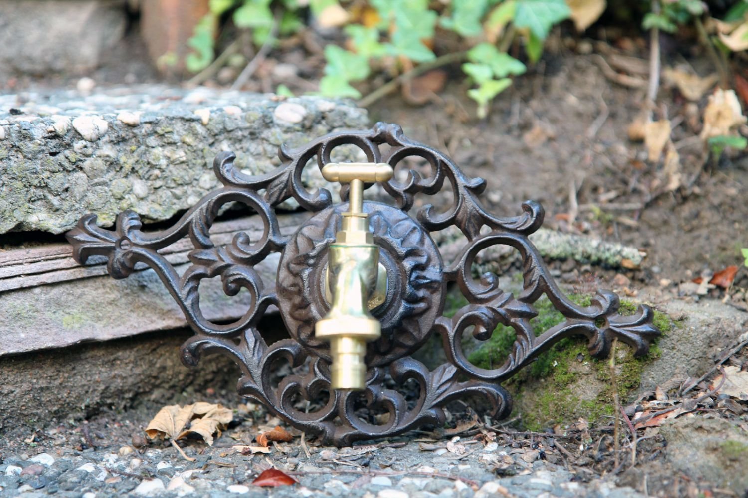 Nostalgia conexión de agua ornamentales de hierro roseta grifo de jardín de
