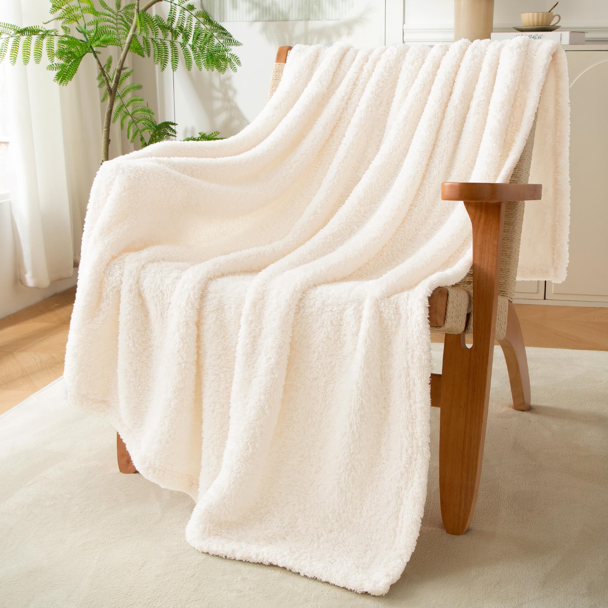 Exclusivo Mezcla Fleece Throw Blanket for Sofa Couch Soft Lightweight and Fluffy Bed Blankets
