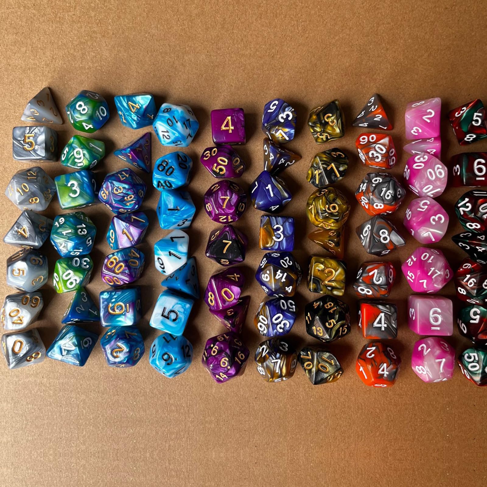 Set di 70 dadi acrilici multilato, cubi poliedrici, 10 cubi da tavolo colorati, facili da leggere, durevolezza