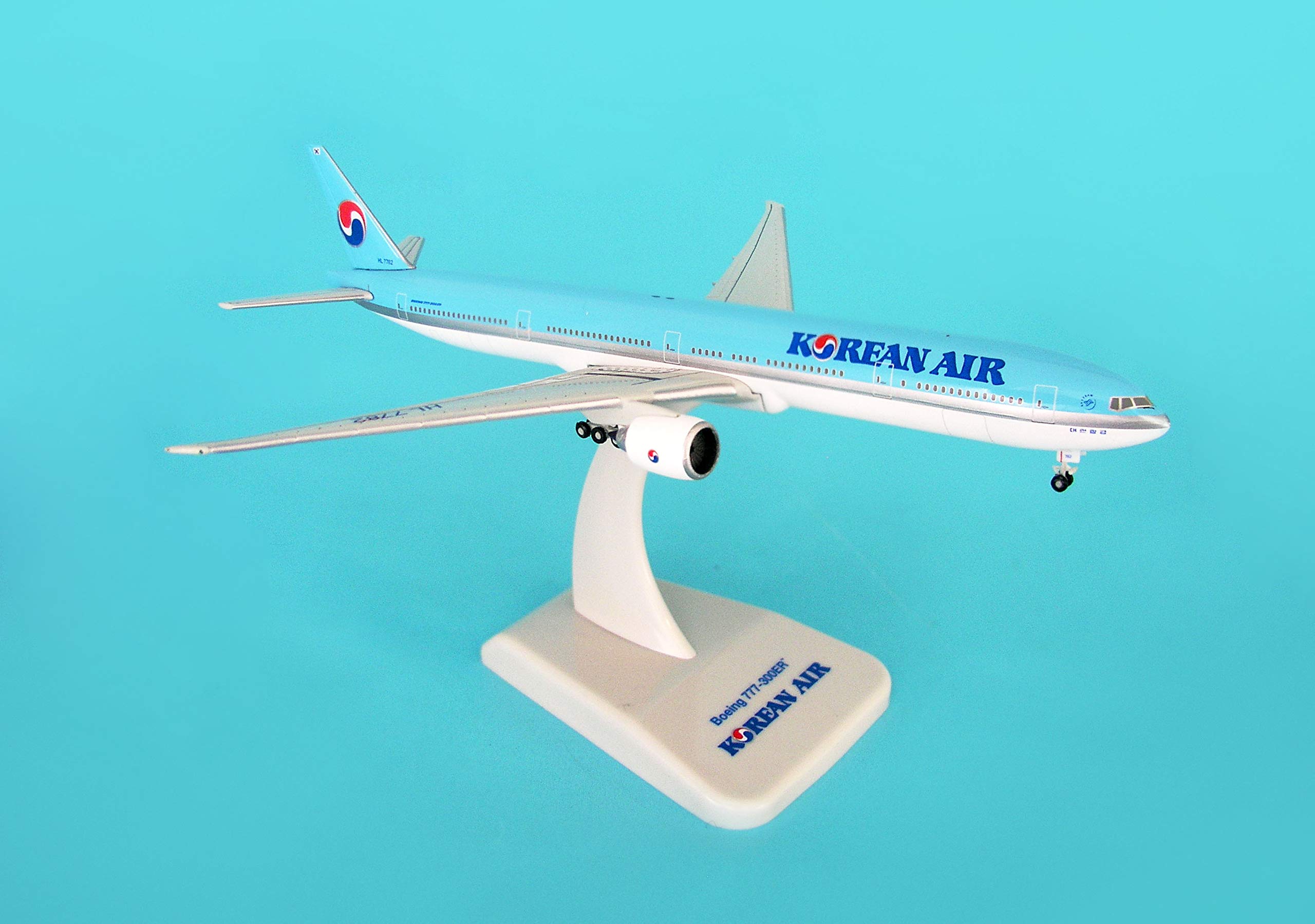 SuperM Korean Air Boeing 777-300ER 模型 Boeing 777-300ER Korean Air 1:500, Scale 1:500 (with Stand with