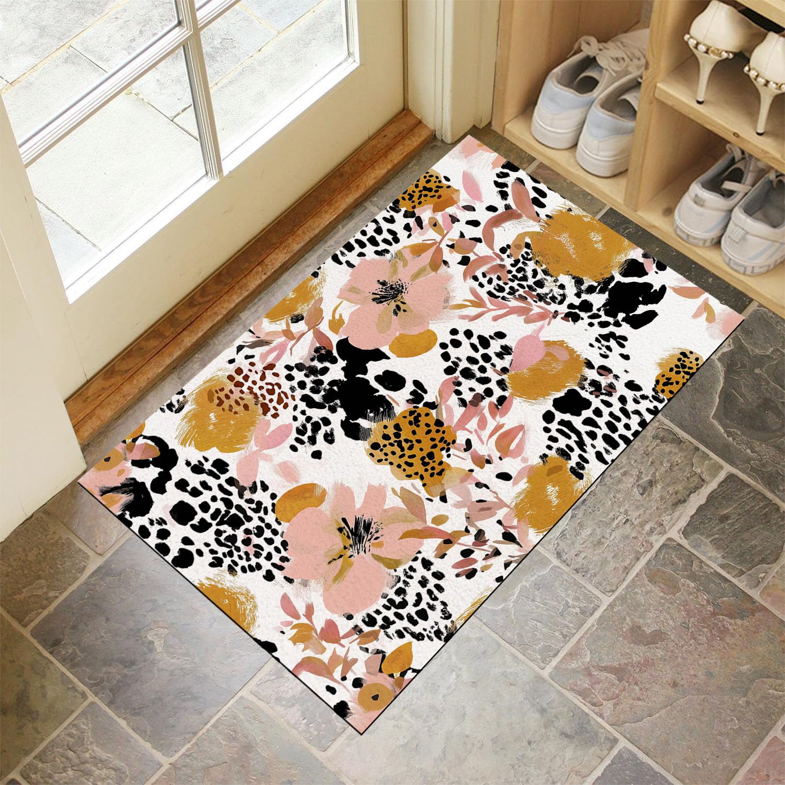 Tapis fleurs léopard aux plantes abstraites pour une déco originale