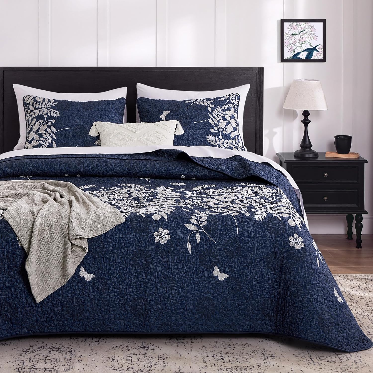 Wake In Cloud - Floral Quilt Set, Botanical Elegant Flower Tree Leaf Modern Pattern Printed, Reversible Lightweight Bedspread Coverlet, 3 Pieces, Navy Blue Gray, King Size