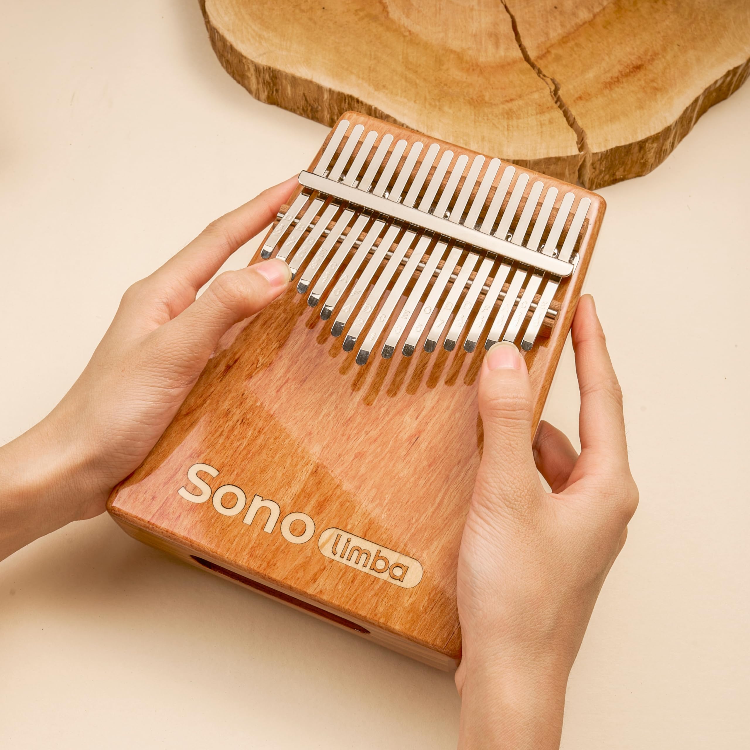 Kalimba avec 17 clés - Piano à pouces en bois d'acacia de haute qualité. Piano portable avec pochette et livre de chansons. Instrument de musique. Percussion à main pour enfant ou adulte