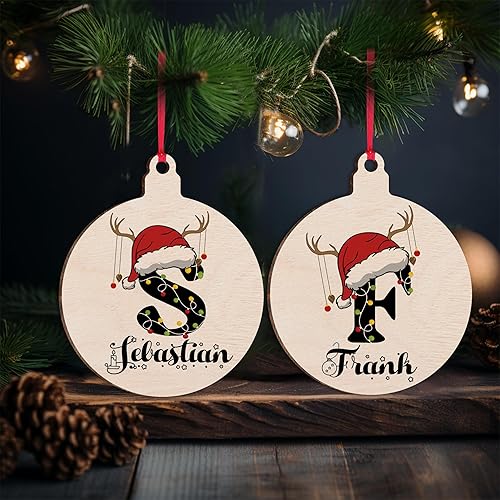 Miniatura 6 de Adorno de Navidad personalizado con inicial de sombrero de Papá Noel, decoración de árbol de Navidad con nombre de familia, calcetín con monograma