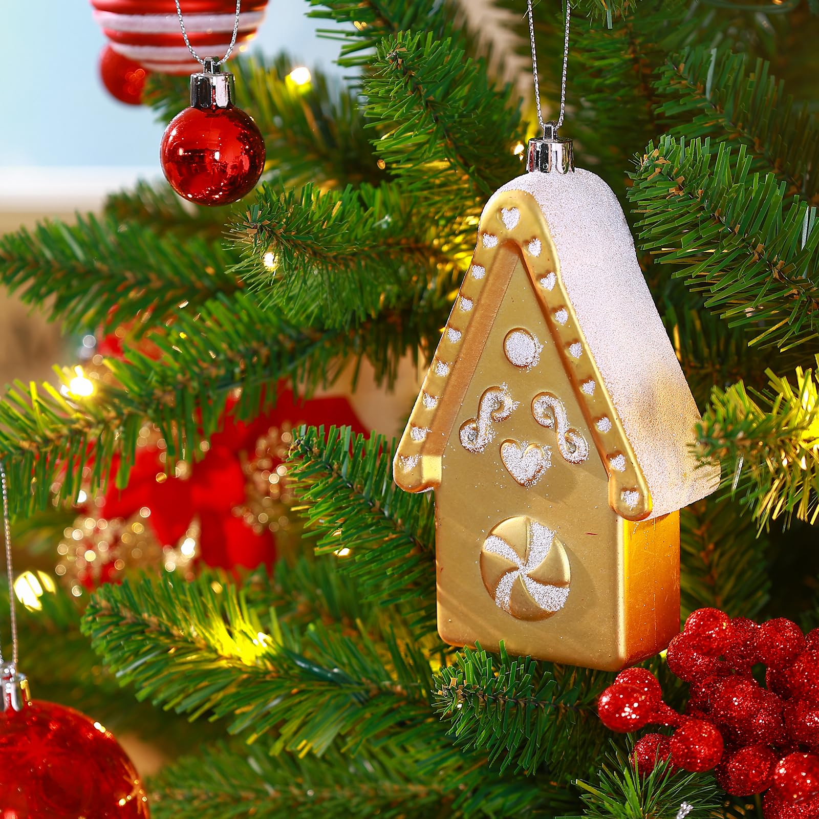 Alupssuc 65-teiliges Weihnachtskugel-Ornament-Set, bruchsichere Kunststoffkugeln, Lebkuchenhaus und Baumspitze für Weihnachtsbaum, Urlaub, Hochzeit, Party, Dekorationen mit hängenden Schnüren, Rot und