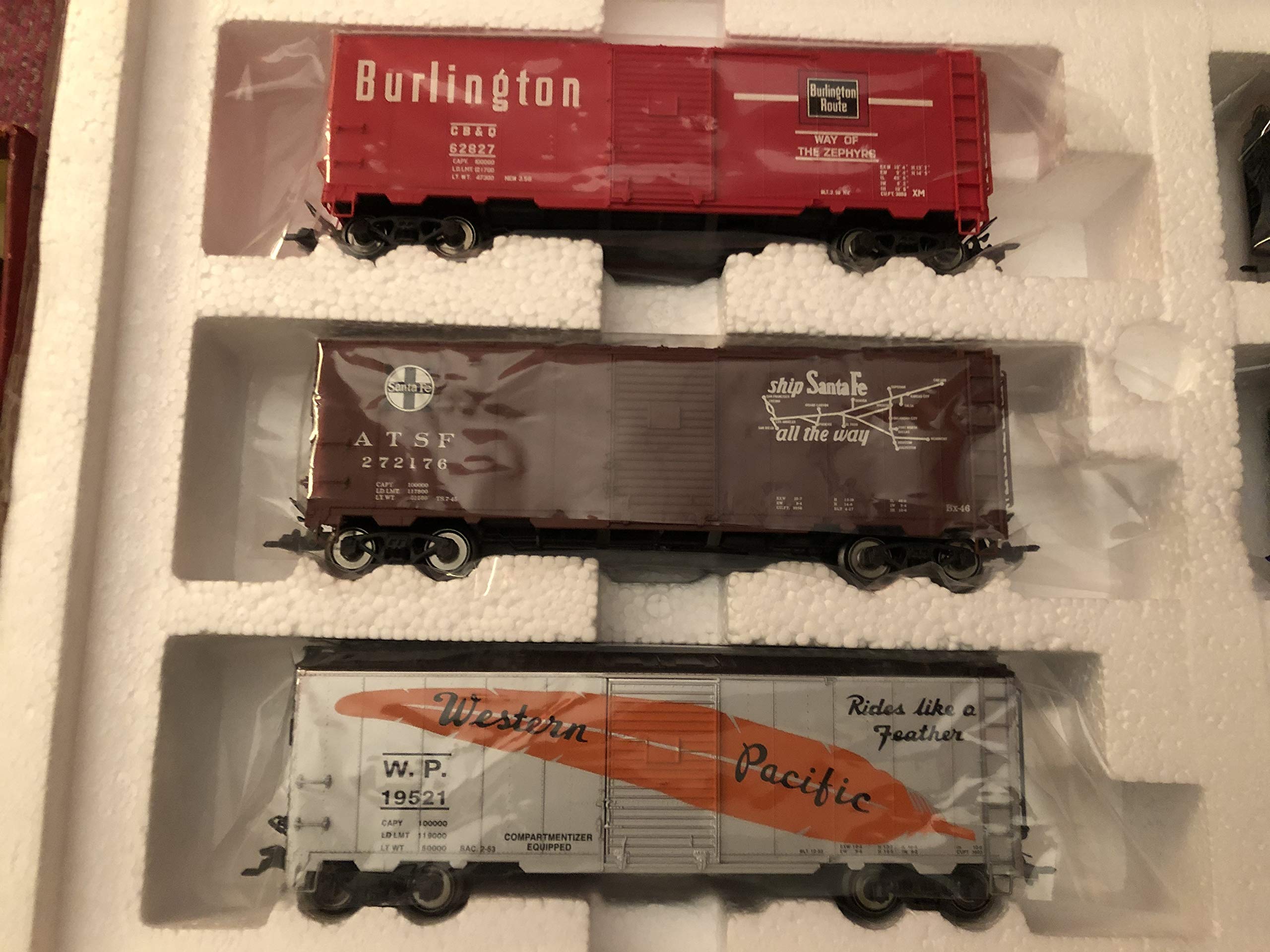MARKLIN HO USA American (7) Assorted BOXCARS + NYC Caboose Set 29847 in STYROFOAM CASE.