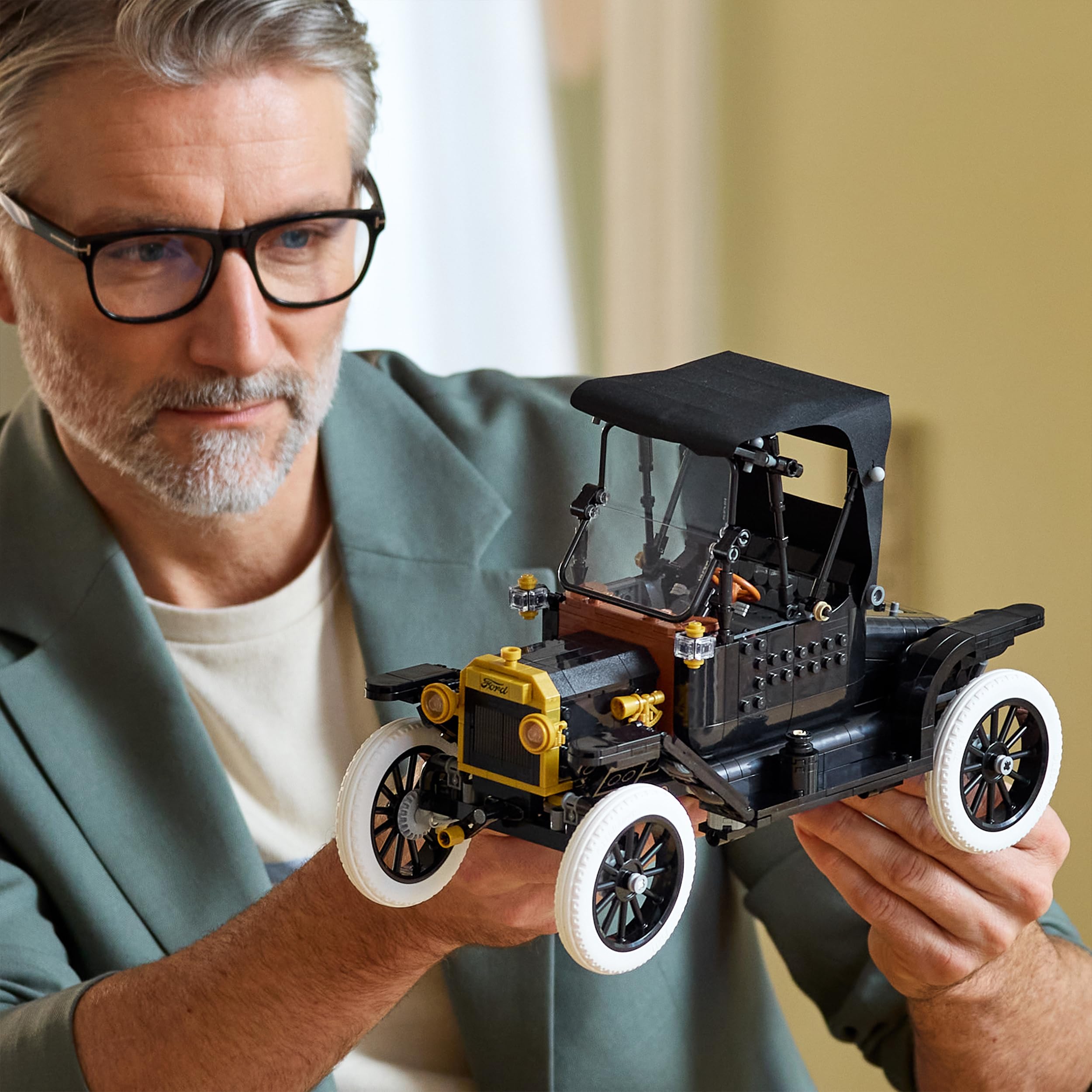 LEGO Icons Ford Model T - Modello di Auto Retrò per Adulti - Set da Collezione con Tetto in Tessuto, Ruote Alte e Parabrezza Apribile - Regalo Fai da Te per gli Appassionati di Veicoli Classici 11376