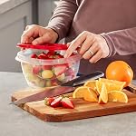 Rubbermaid TakeAlongs Conteneurs de stockage des aliments, ensemble de 8 (16 pièces Total), 5.2-Cup Square, Ruby, Grand pour la préparation des repas, Déjeuner pour les adultes & Les enfants, le style de la boîte de Bento & Empilable