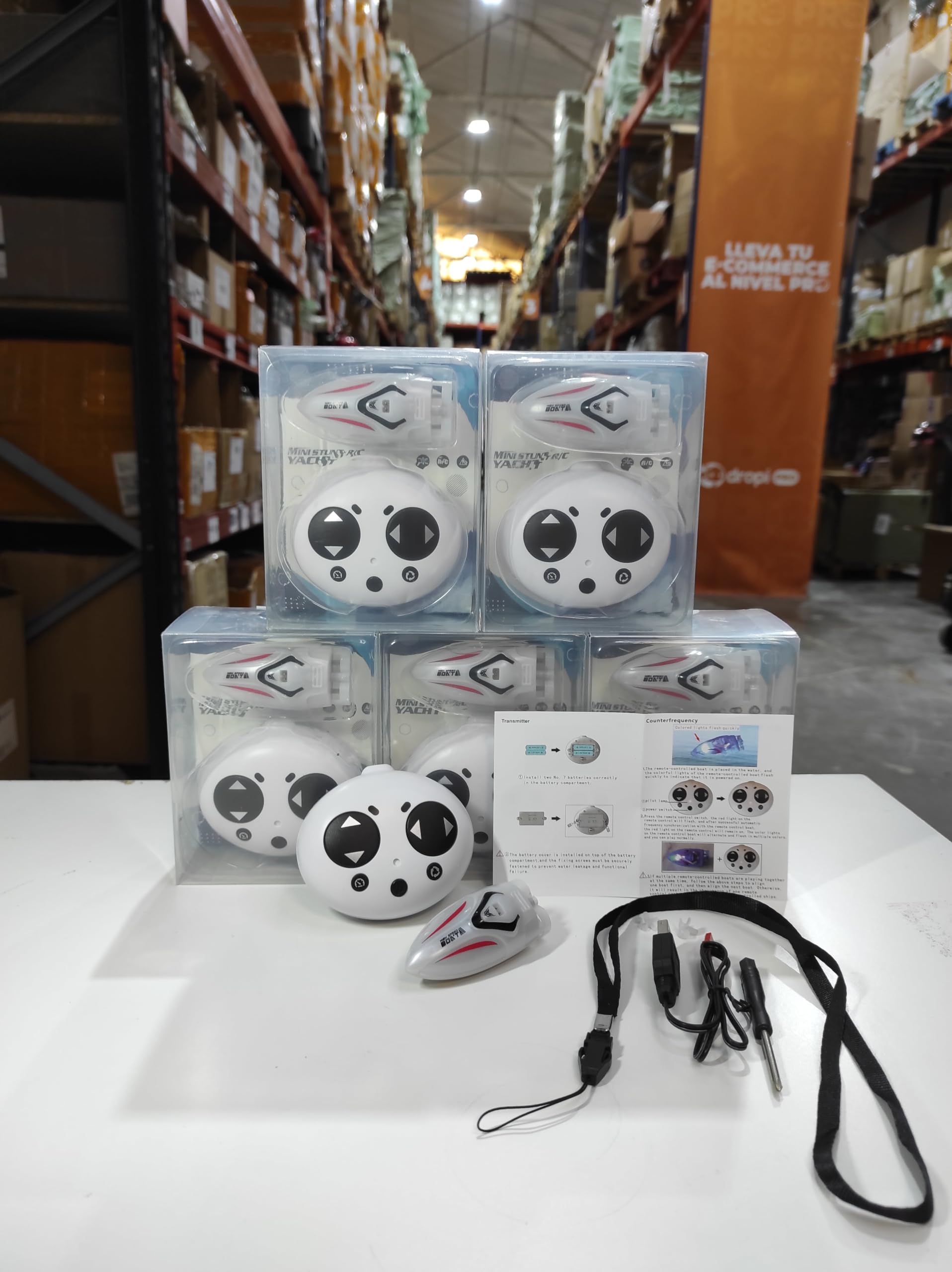 MayMax Mini Barco Teledirigido - Lancha de Radiocontrol Rapida y Facil de Manejar para Piscinas Estanques y Lagos - Diversion Acuatica para Ninos