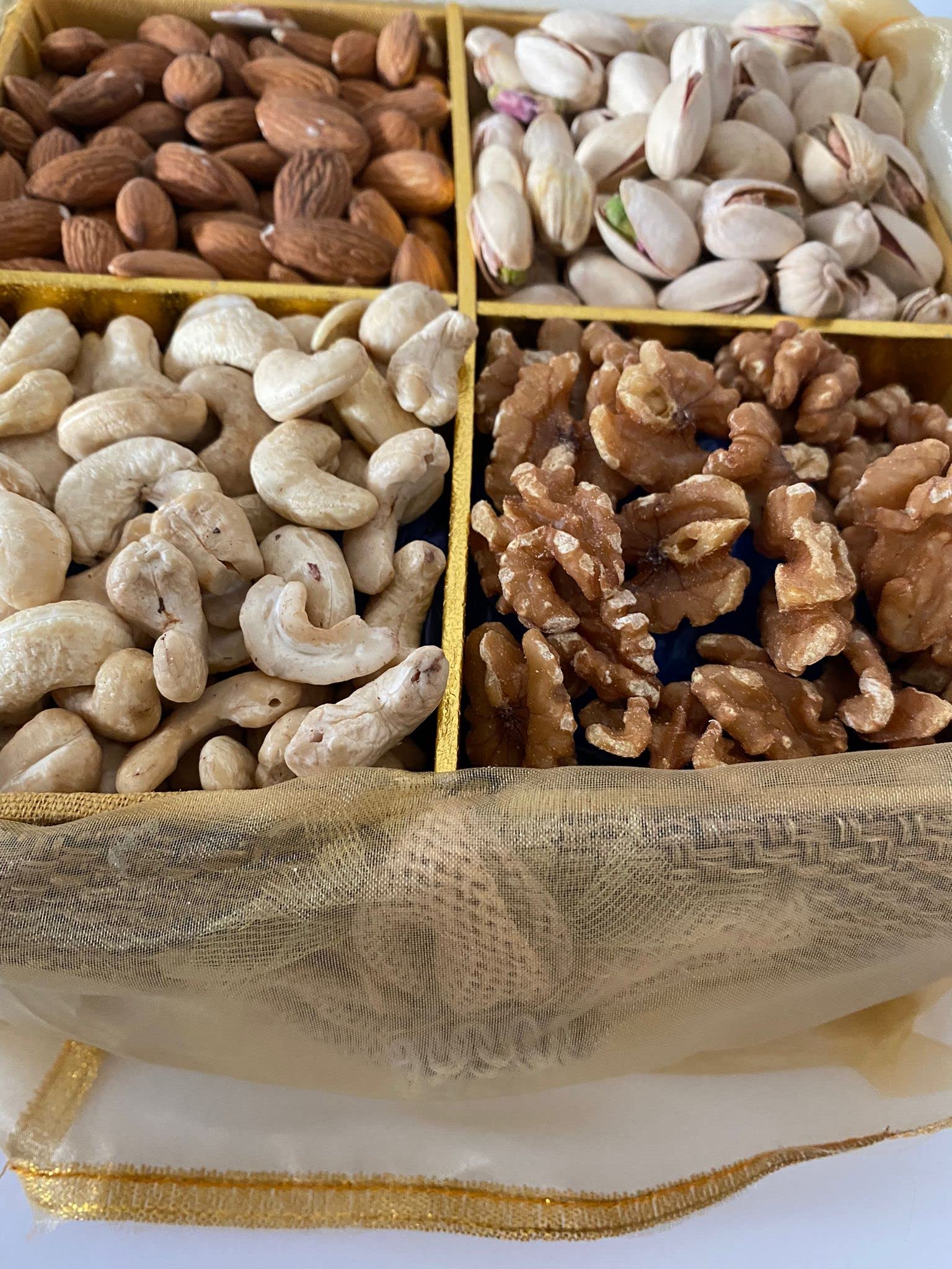Pound Veg Premium Raw Nuts Dry Fruits Combo opakowanie migdałów, nerkowca, orzechów włoskich, pistacji w zestawie pudełko upominkowe | Value Pack