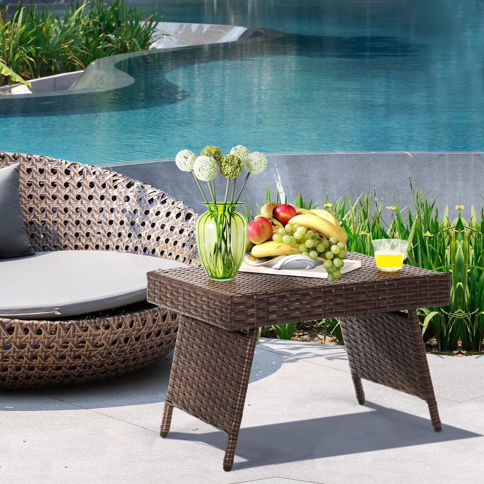 GIANTEX Table Basse Extérieure en Rotin, 60 x 40 x 40 cm, Petite Table Pliante de Jardin avec Patins Réglables, Mobilité Facile, Charge 45 kg, pour Salon de Jardin, Balcon, Patio, Terrasse (Brun)