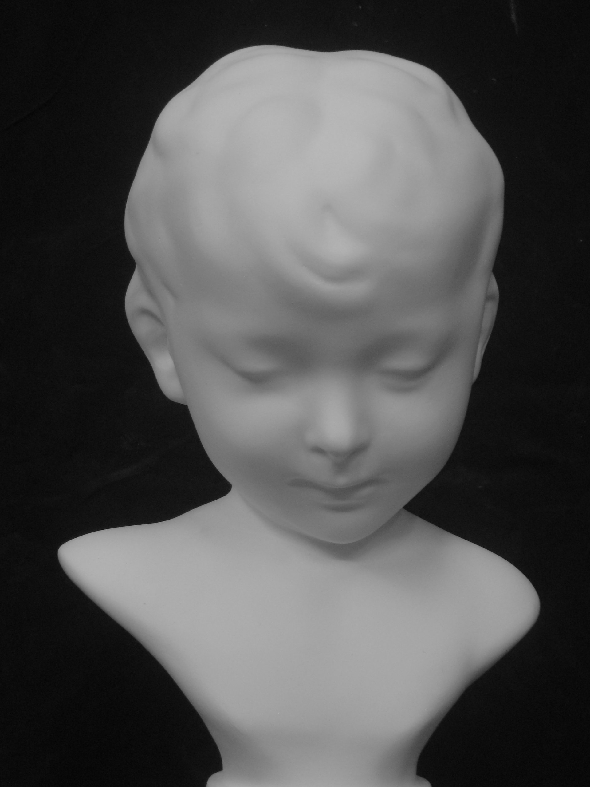 Amazon.co.jp: 石膏像 A－338 うつむき坊や H．27cm : ホーム